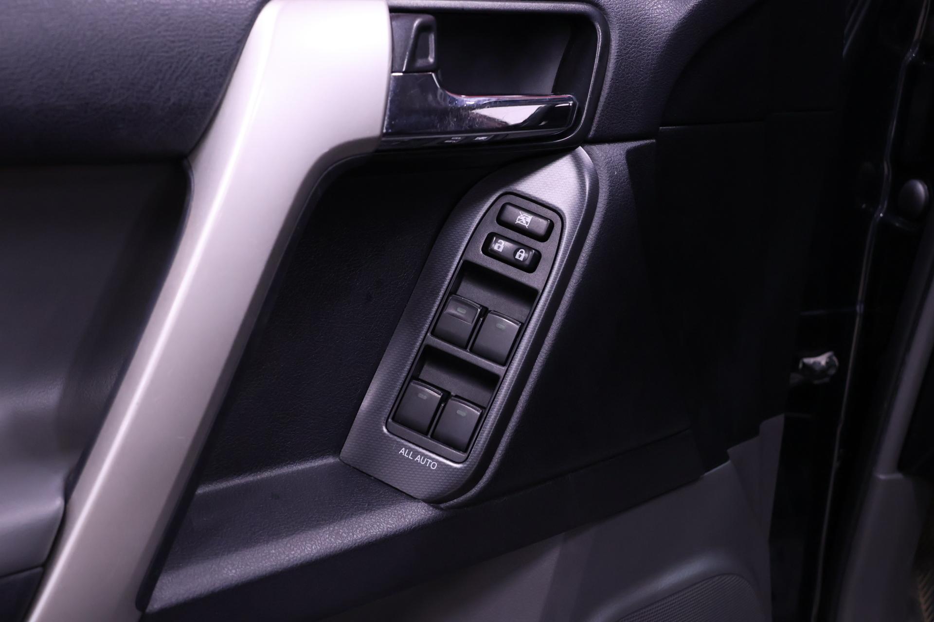 TOYOTA Land Cruiser 2010