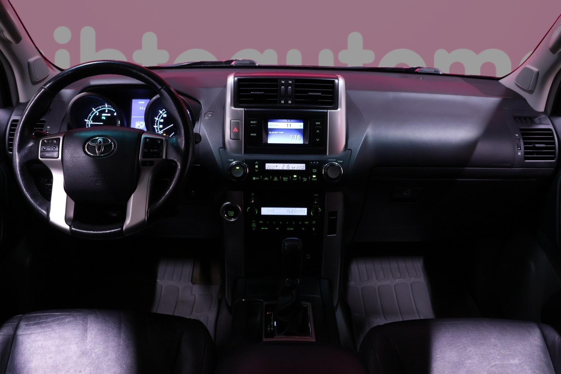 TOYOTA Land Cruiser 2010