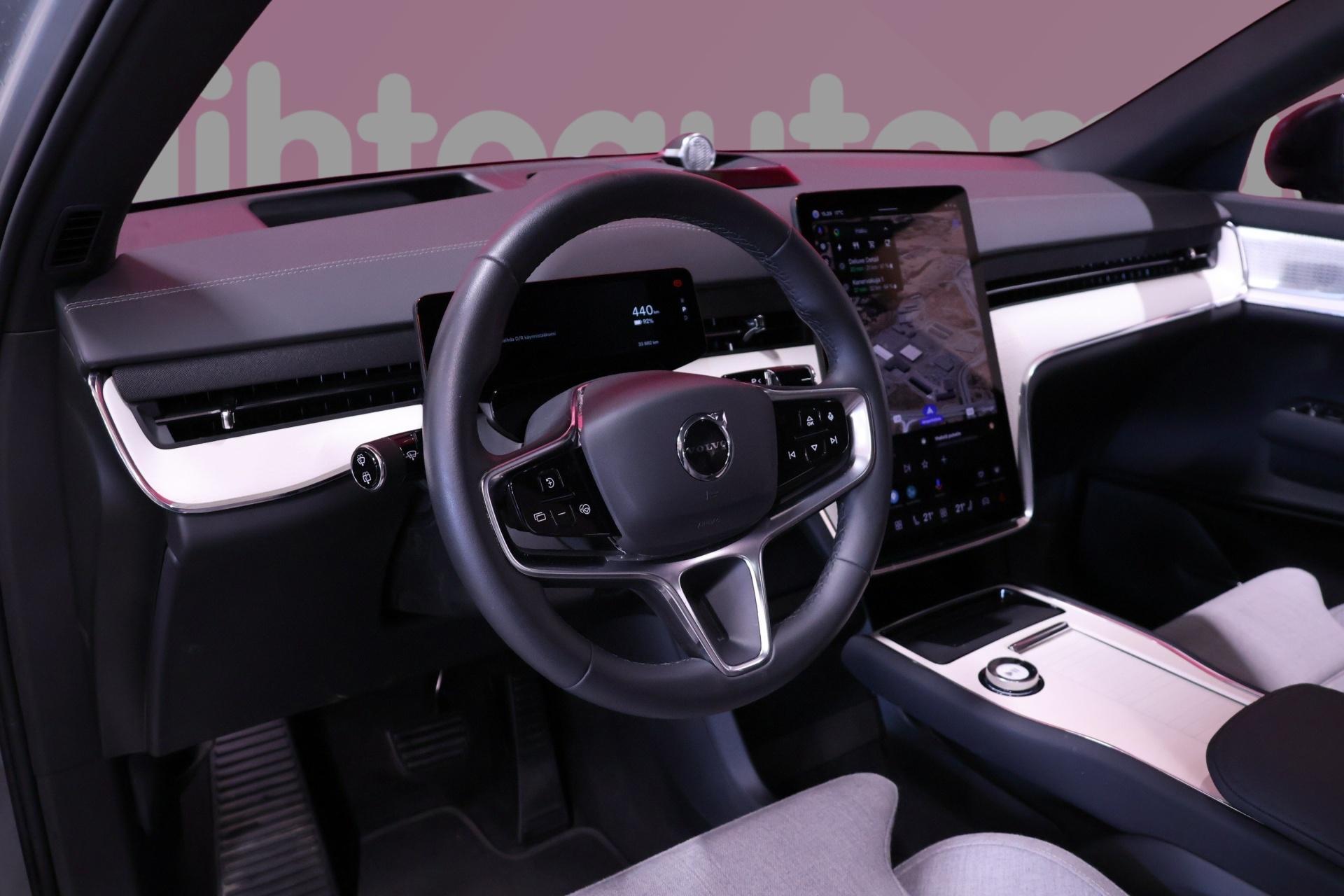 VOLVO EX90 10