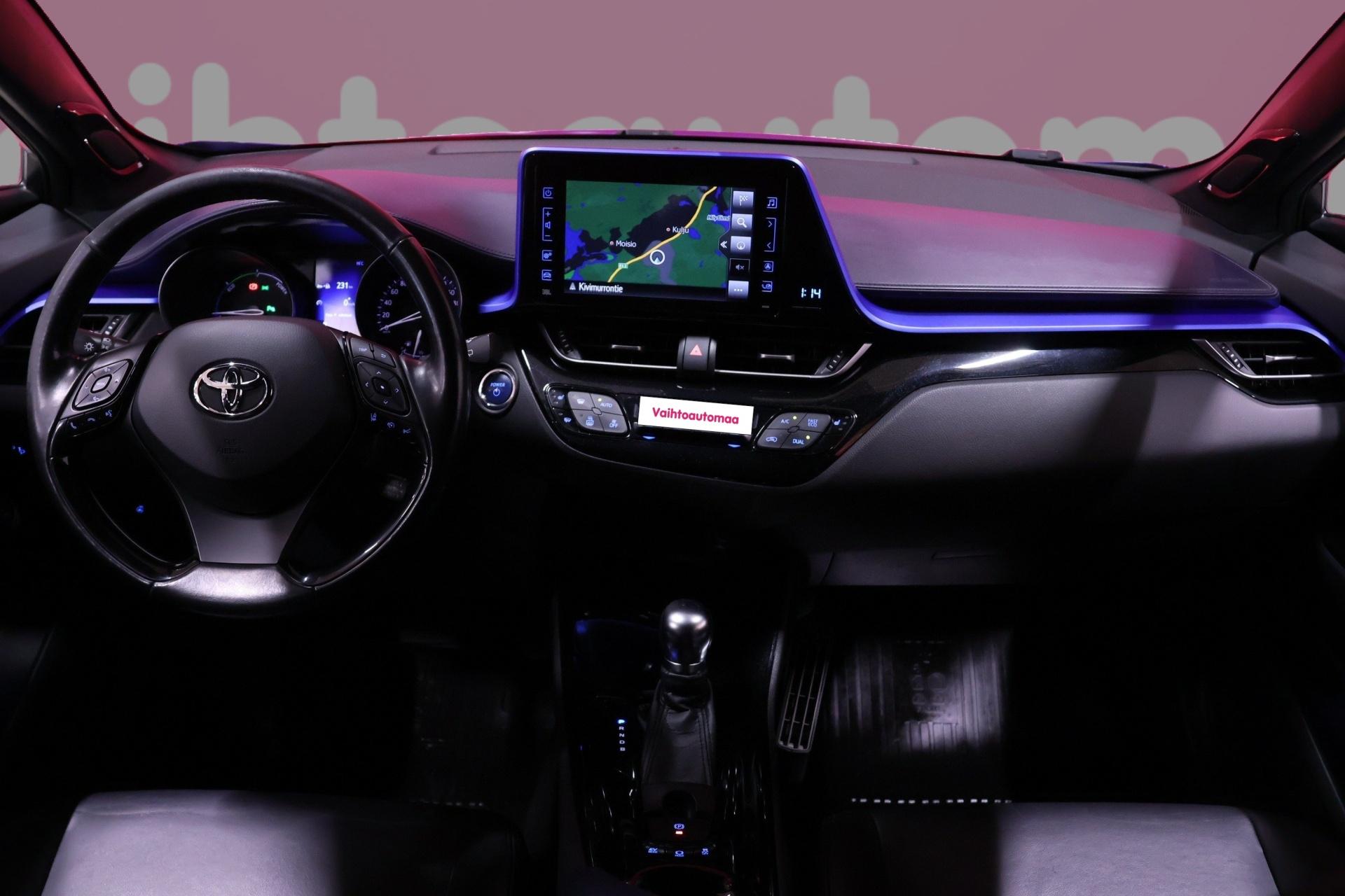 TOYOTA C-HR 13