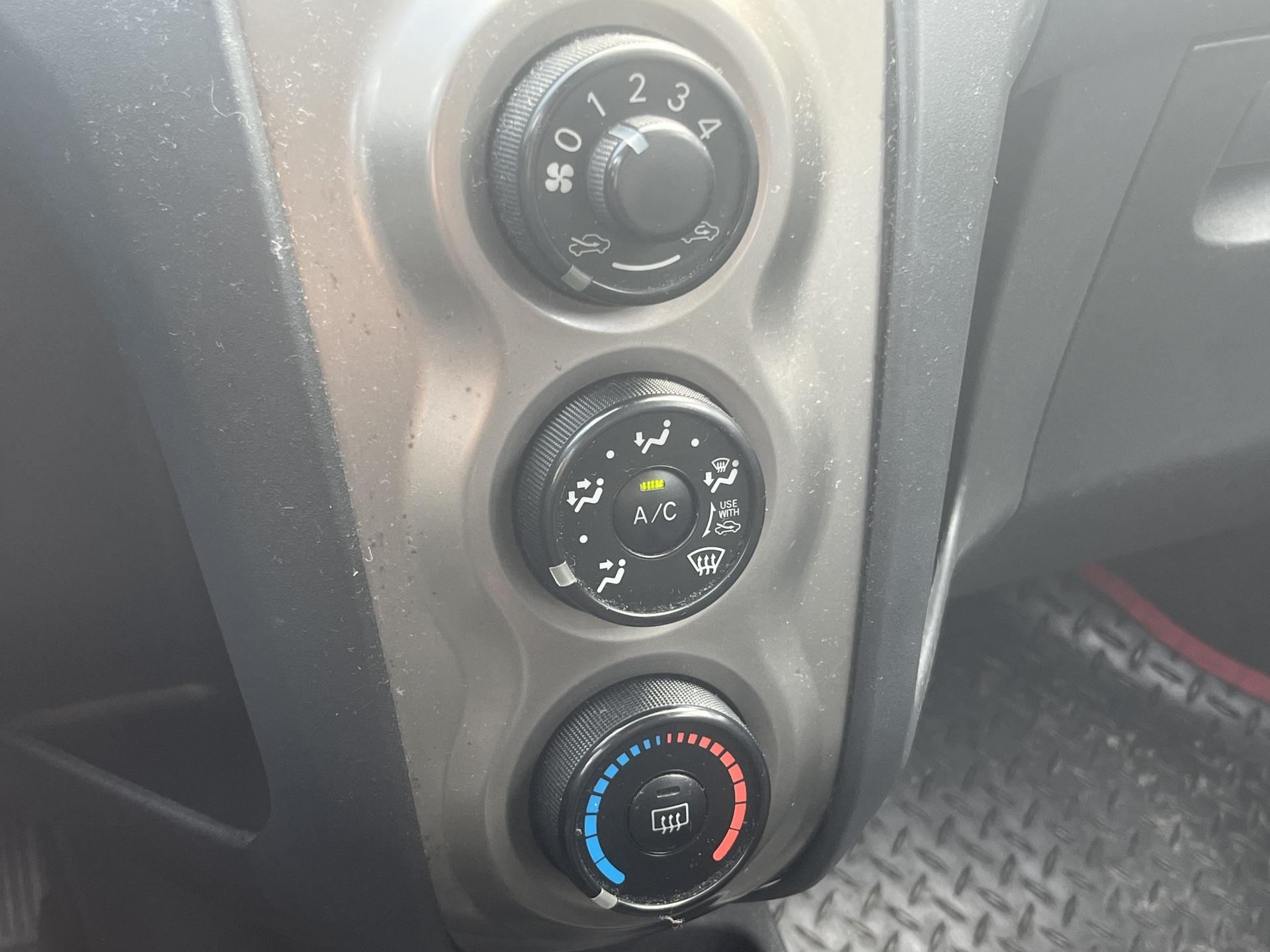 TOYOTA Yaris 2009