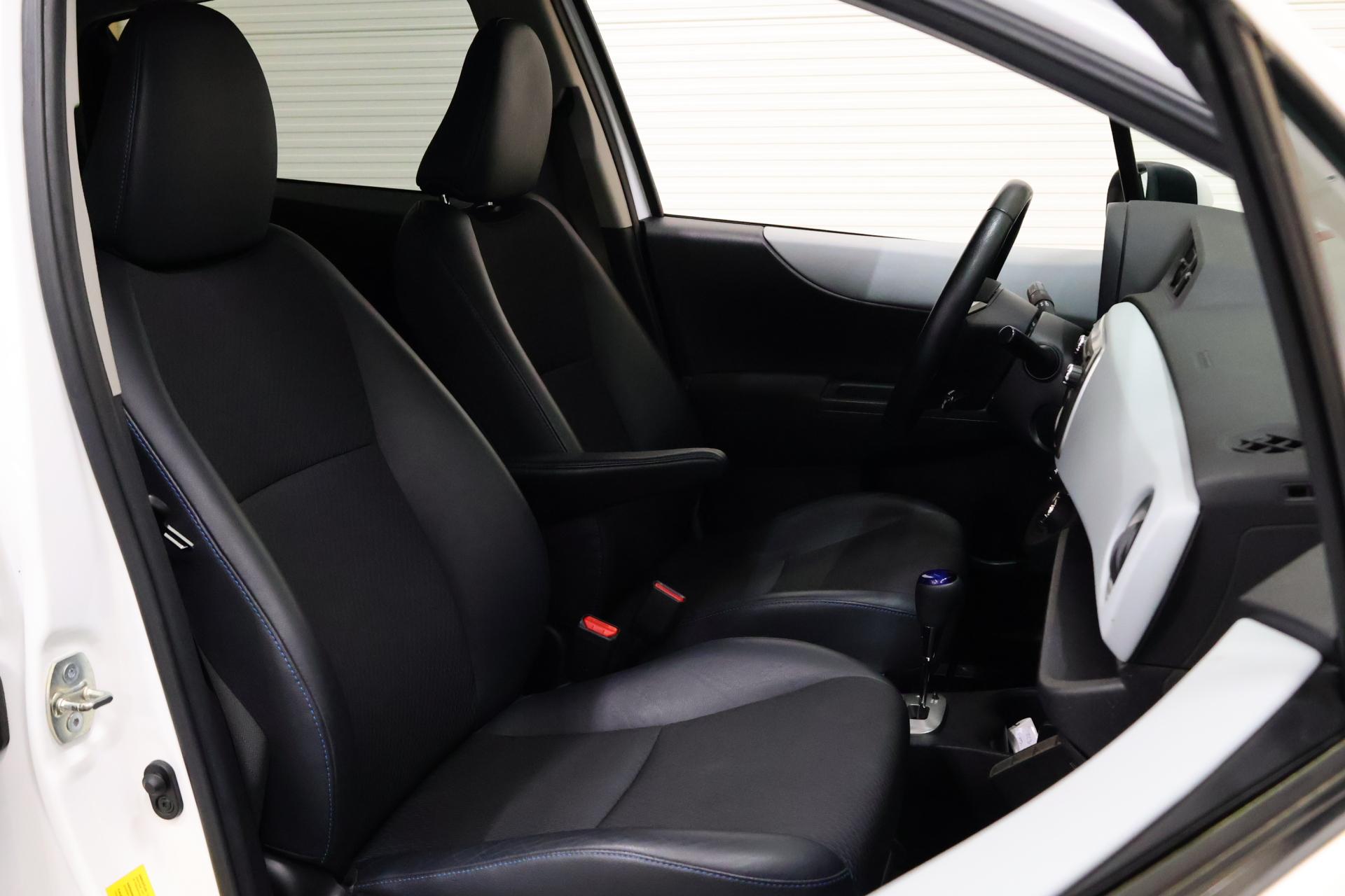 TOYOTA Yaris 2013