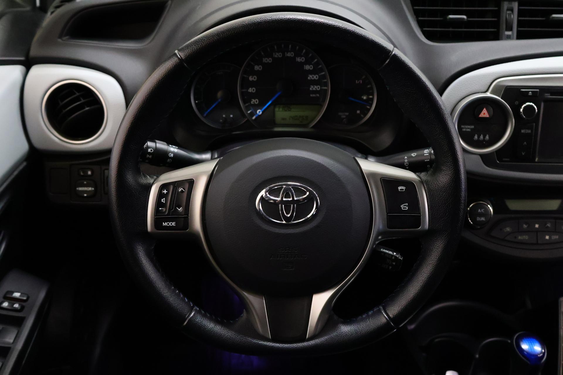 TOYOTA Yaris 2013