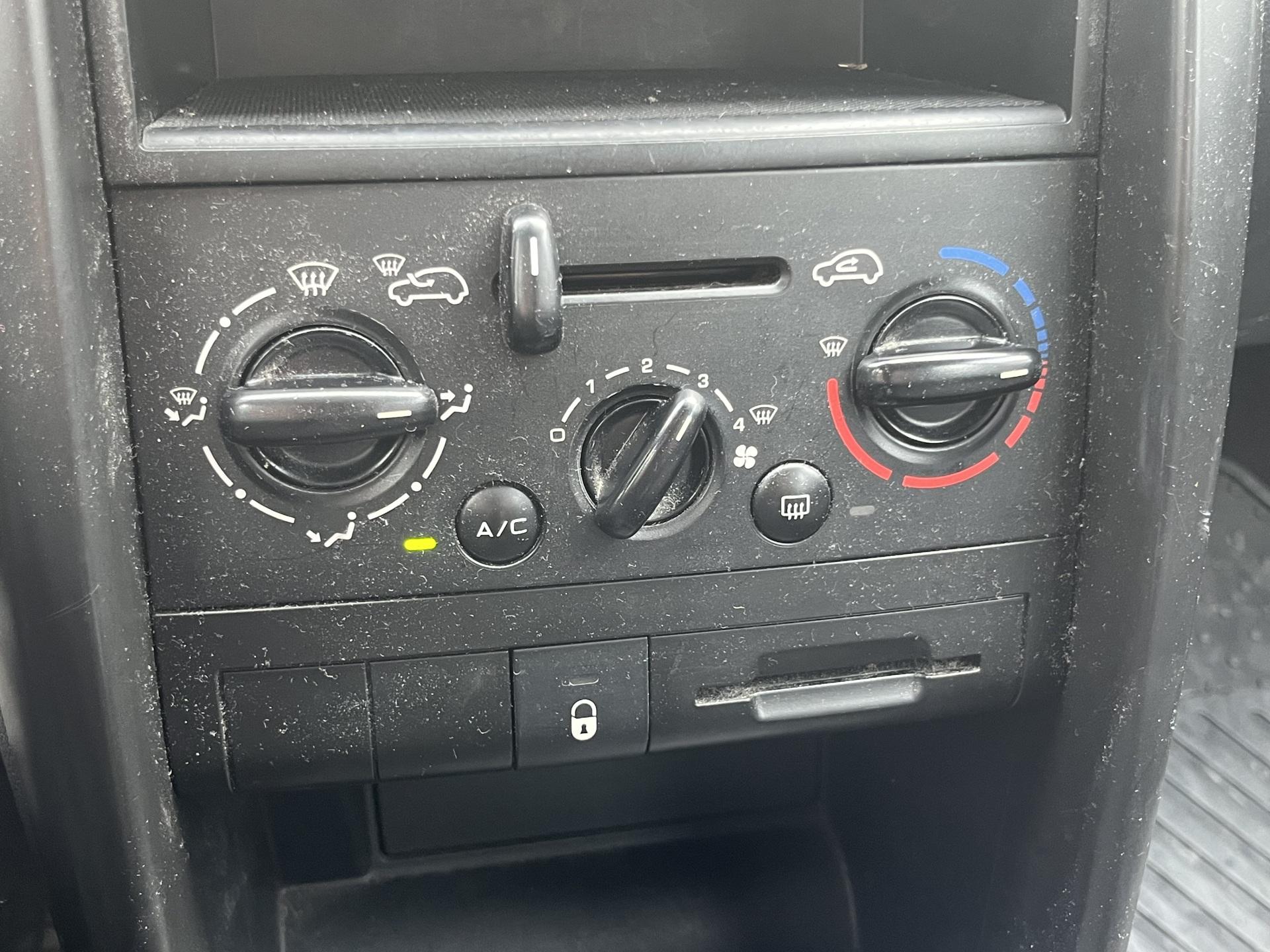 PEUGEOT 207 2007