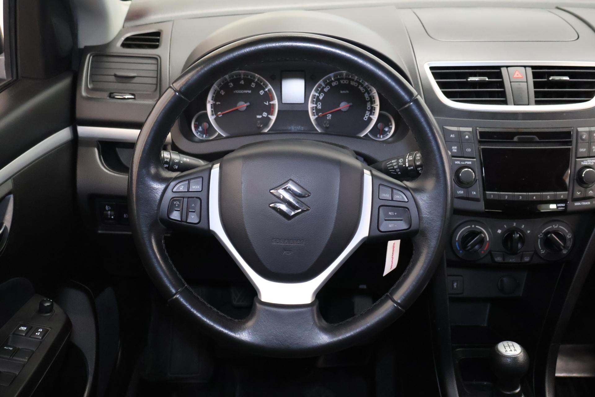 SUZUKI Swift 2013