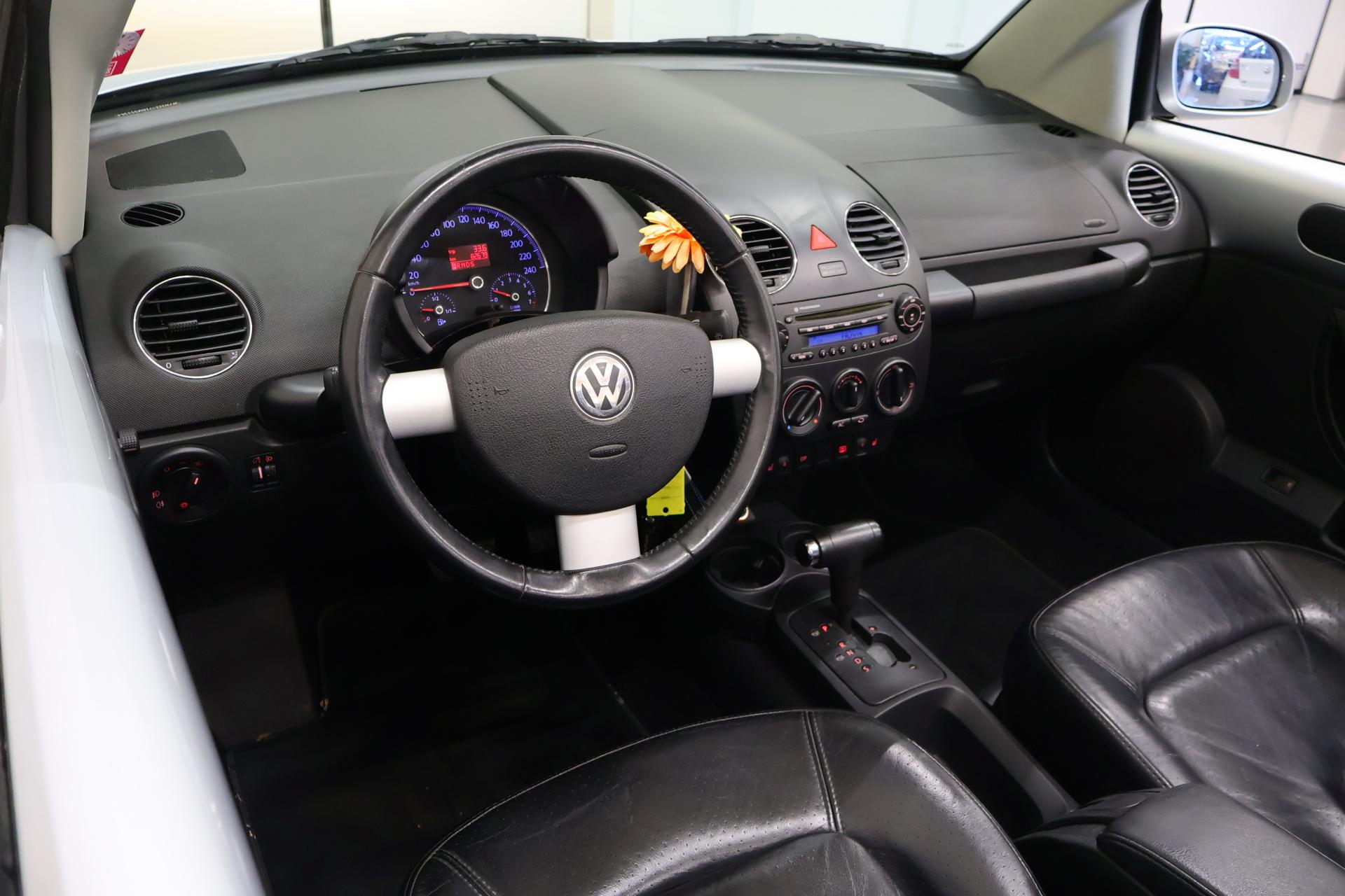 VOLKSWAGEN New Beetle 2009