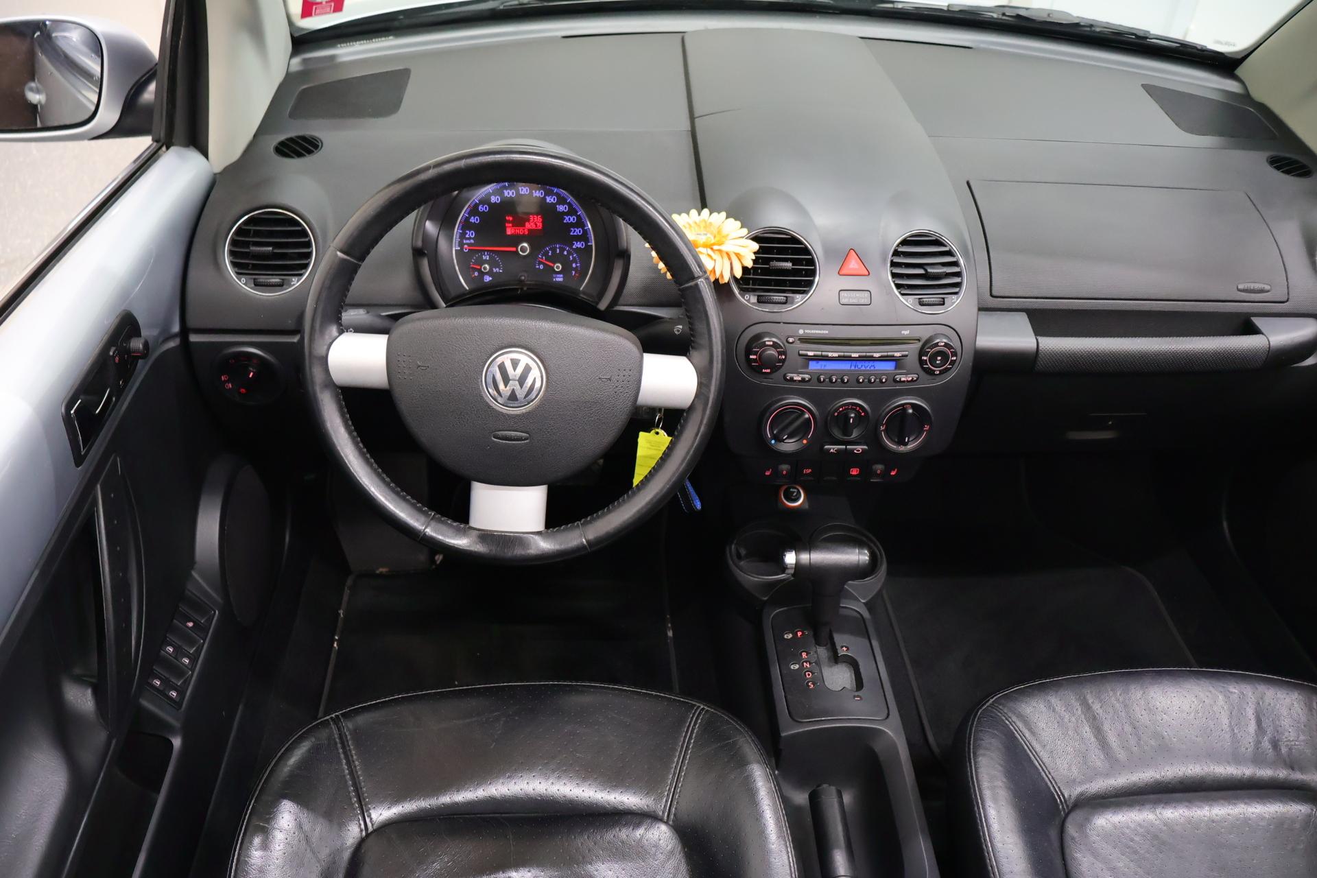 VOLKSWAGEN New Beetle 2009