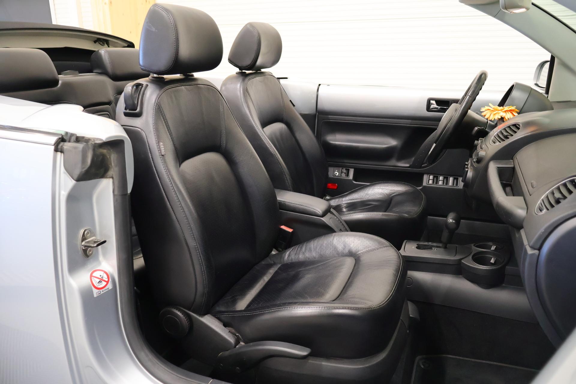 VOLKSWAGEN New Beetle 2009