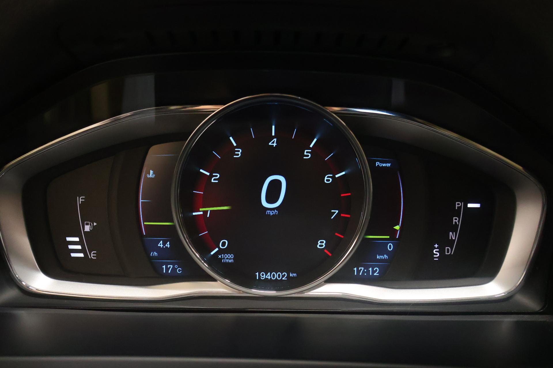 VOLVO V60 2015