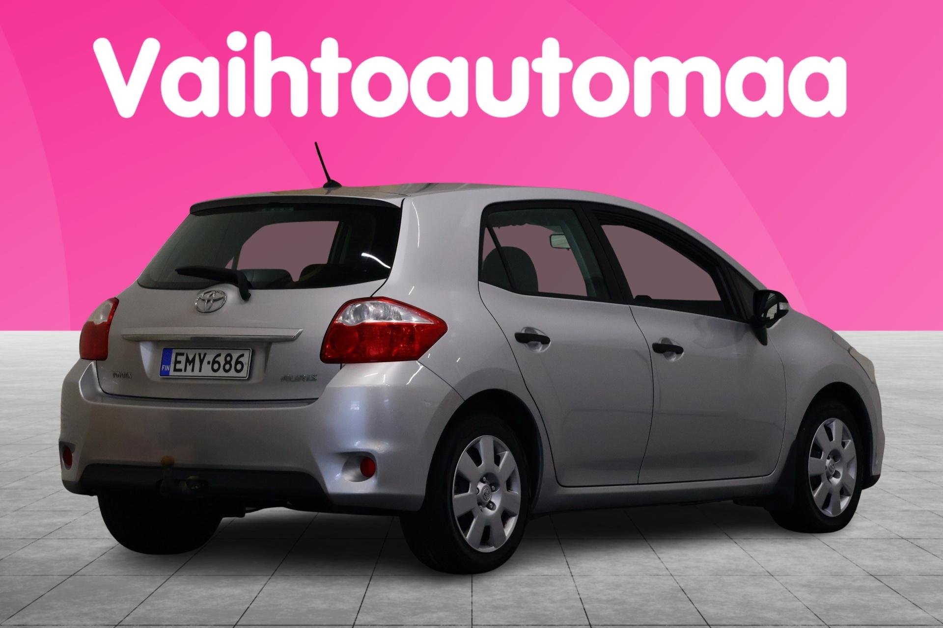 TOYOTA Auris 2011