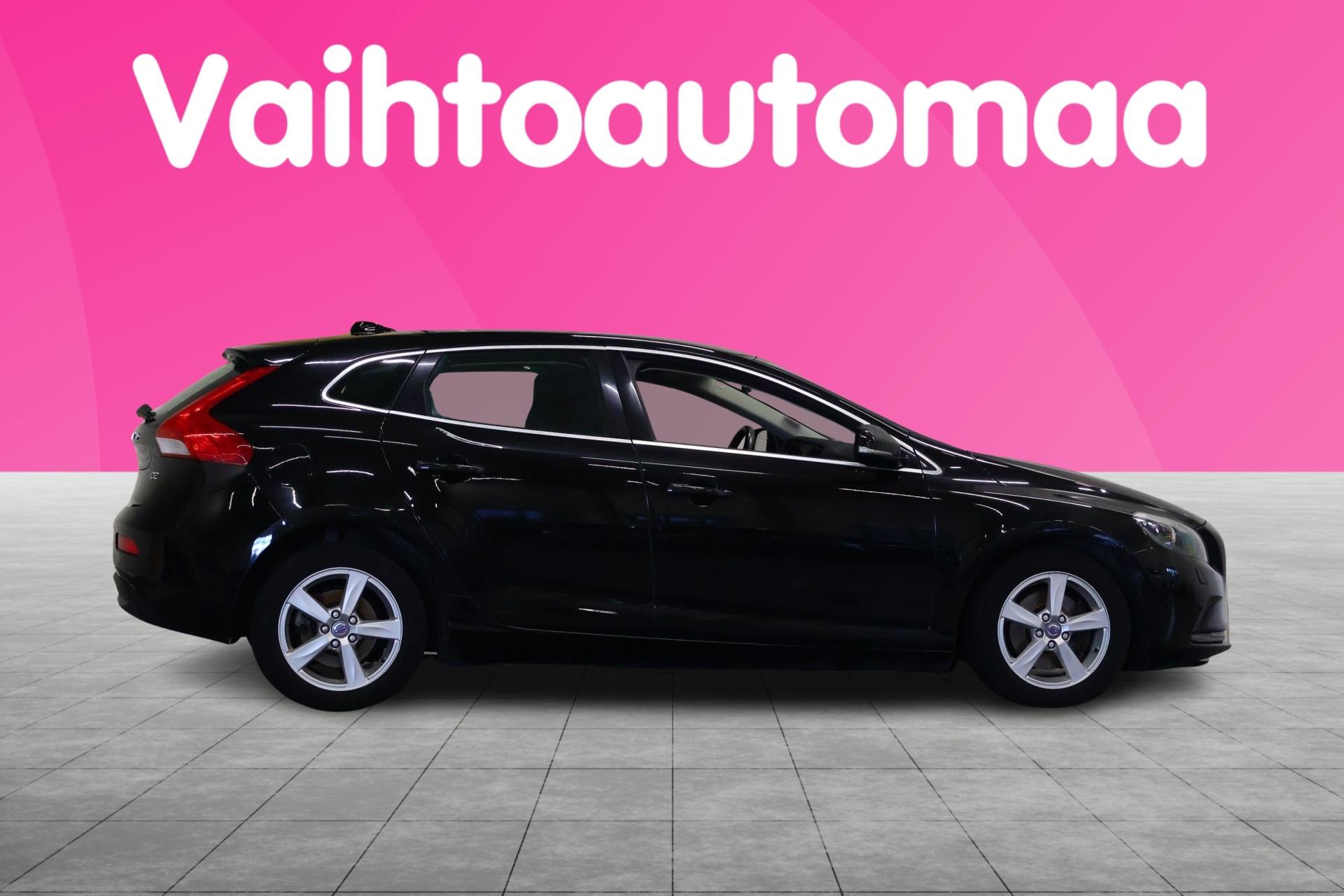 VOLVO V40 2015