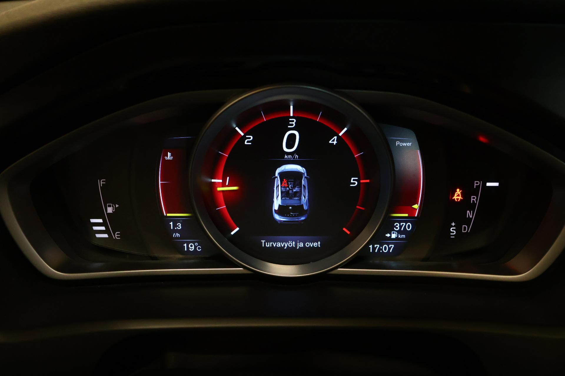 VOLVO V40 2015