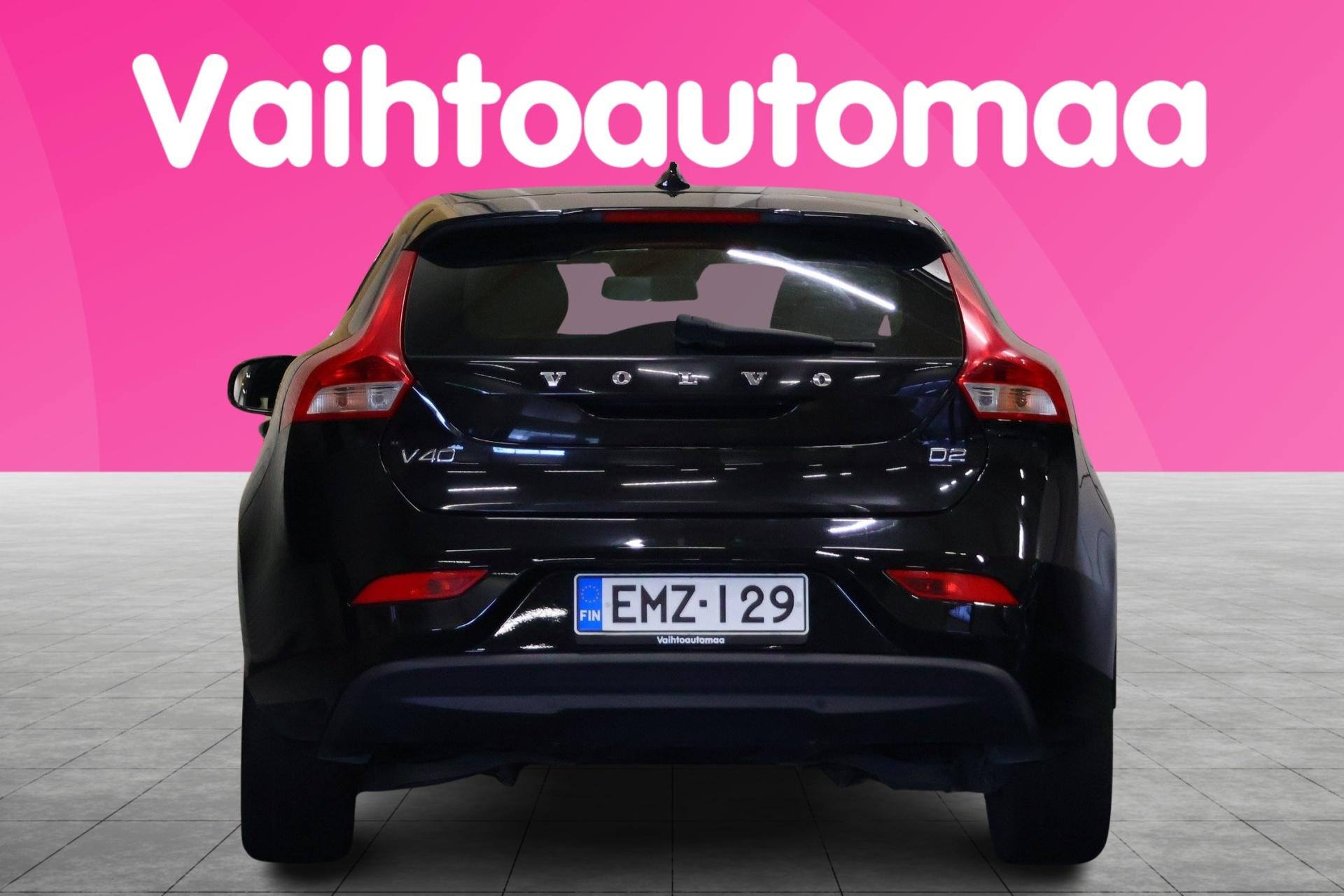 VOLVO V40 2015