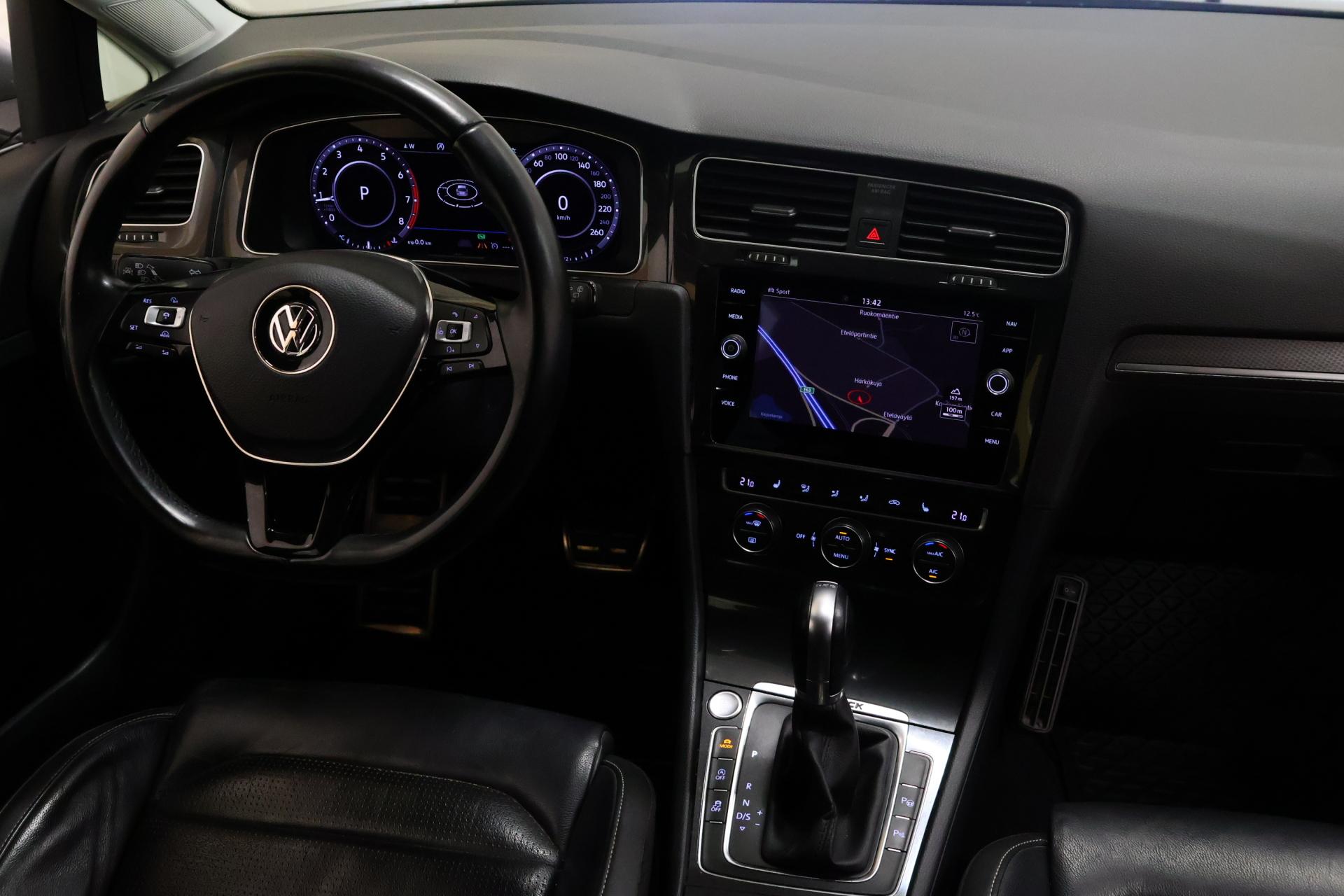 VOLKSWAGEN Golf 2018