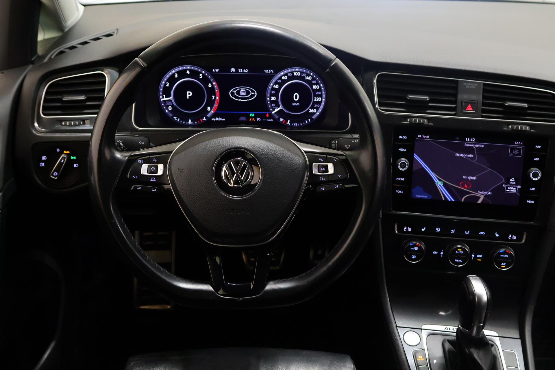 VOLKSWAGEN Golf 2018