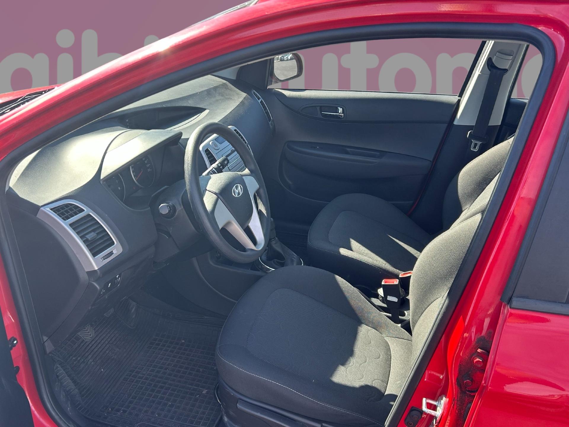 HYUNDAI i20 2012