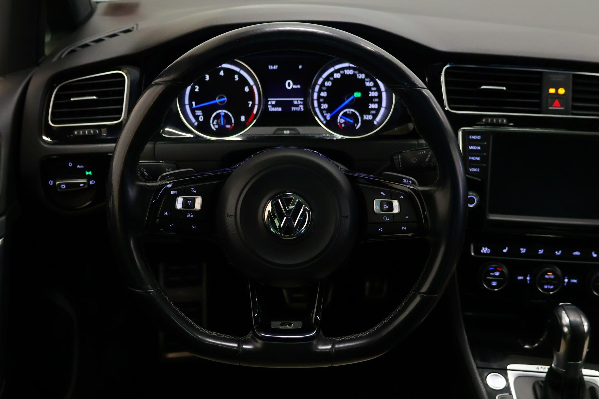 VOLKSWAGEN Golf 11