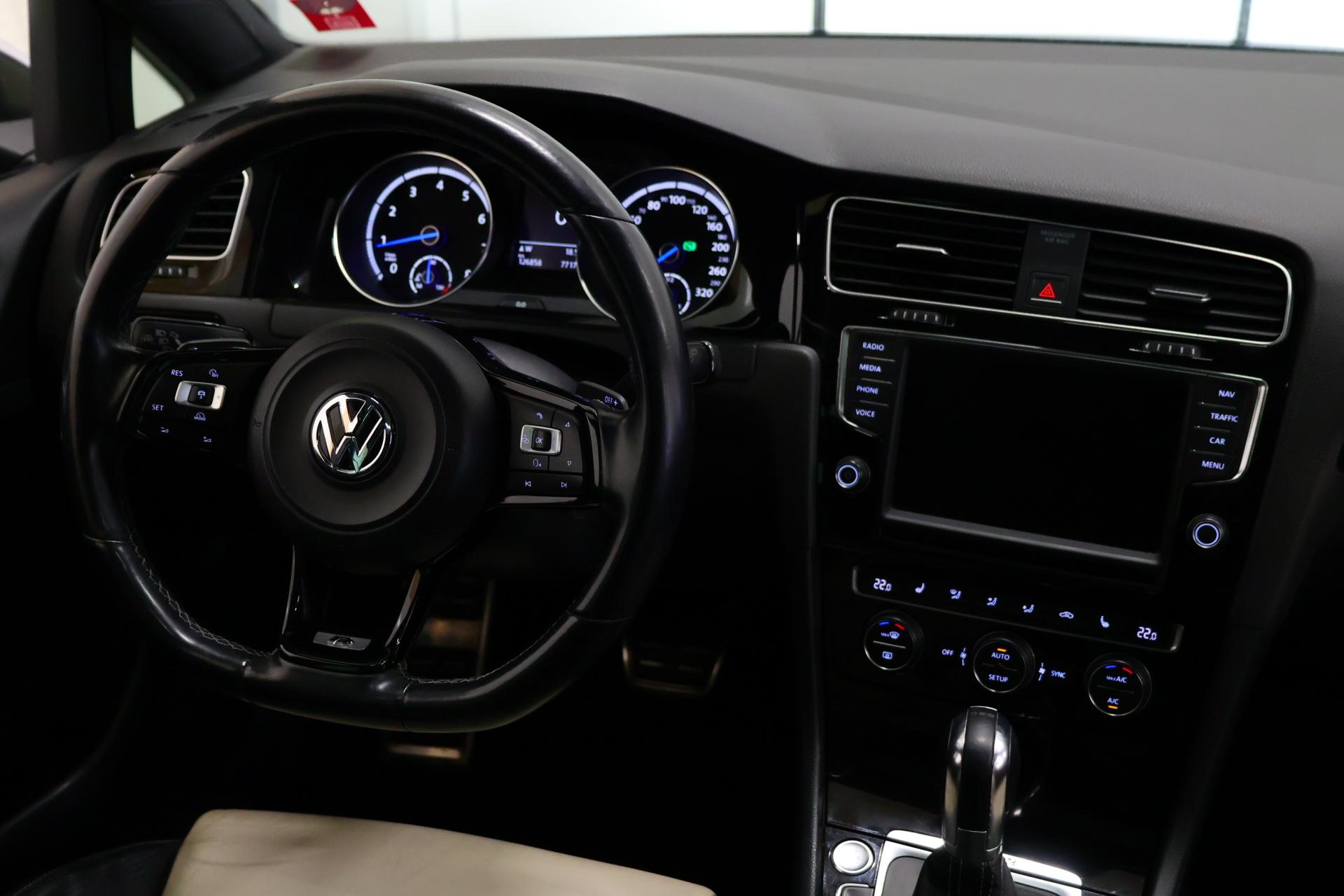 VOLKSWAGEN Golf 12