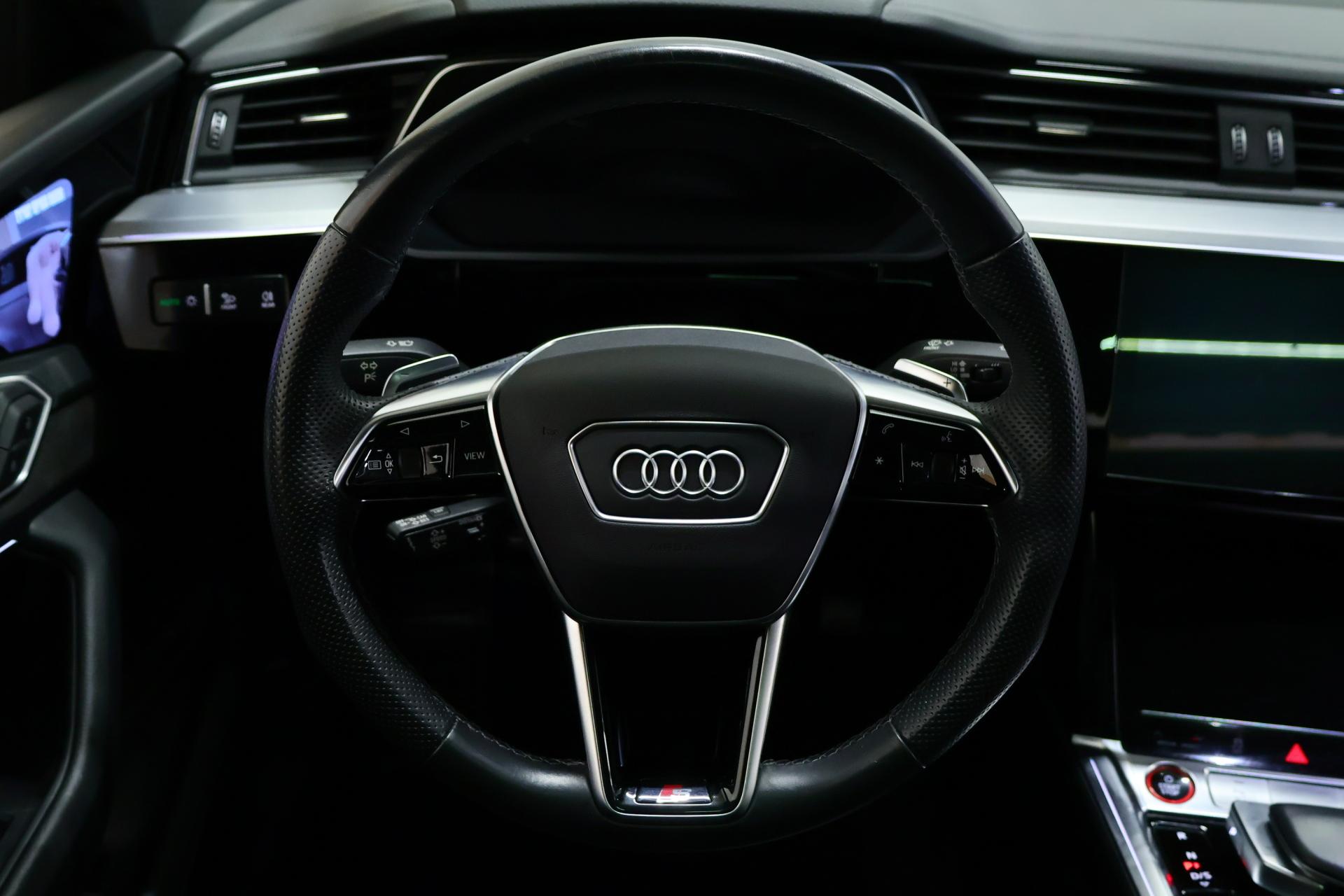 AUDI e-tron 2022