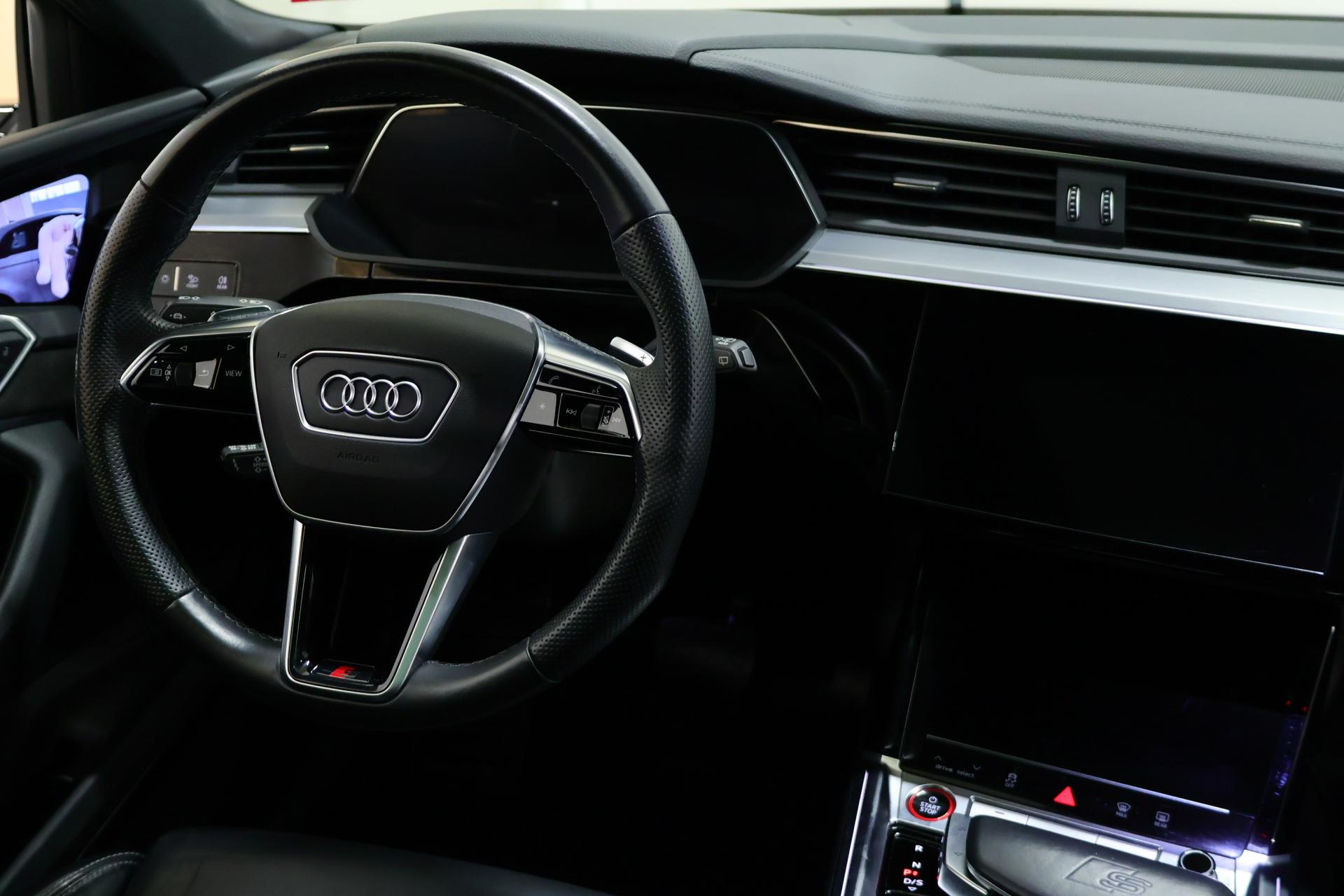AUDI e-tron 2022