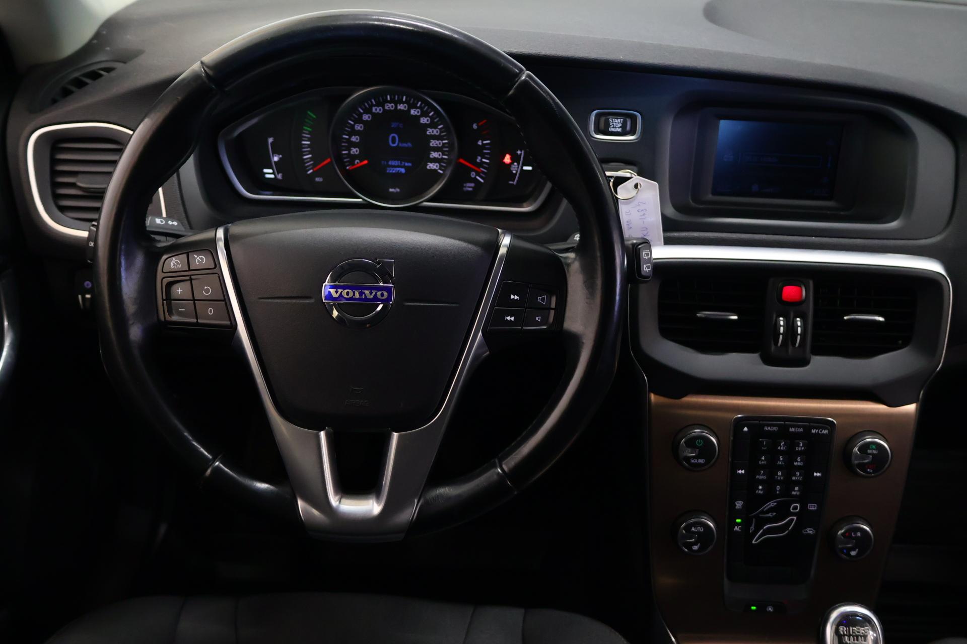 VOLVO V40 Cross Country 2013