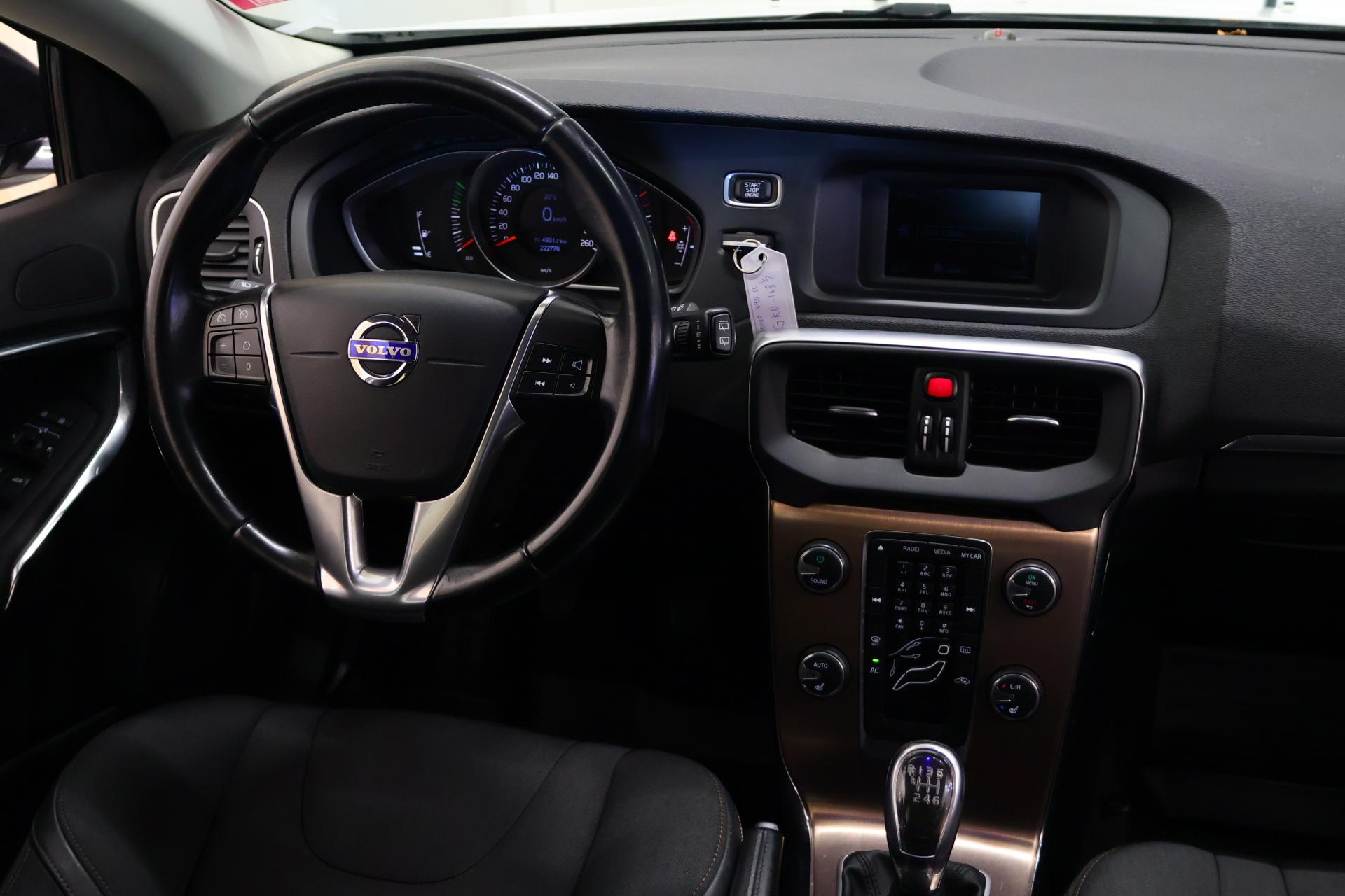 VOLVO V40 Cross Country 2013