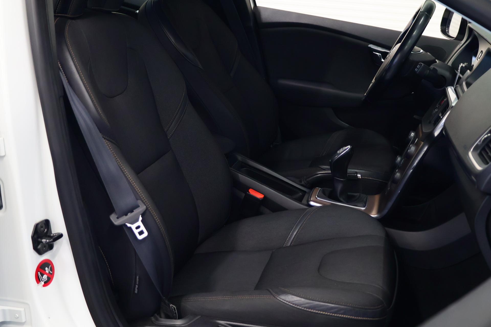 VOLVO V40 Cross Country 2013