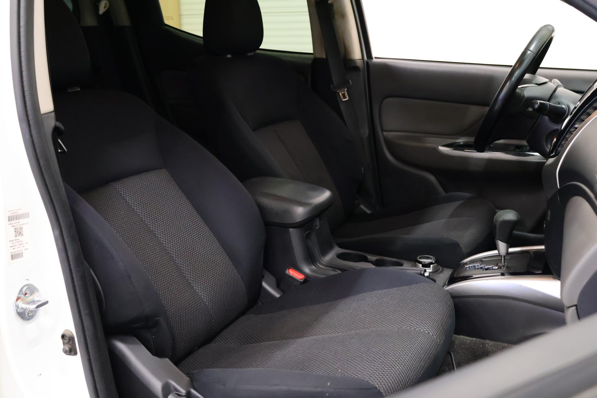 MITSUBISHI L200 2016