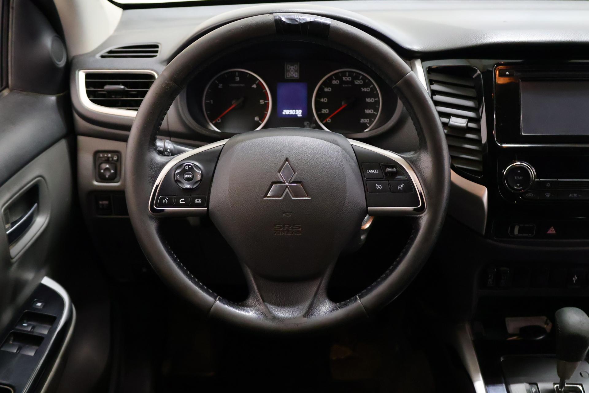 MITSUBISHI L200 2016