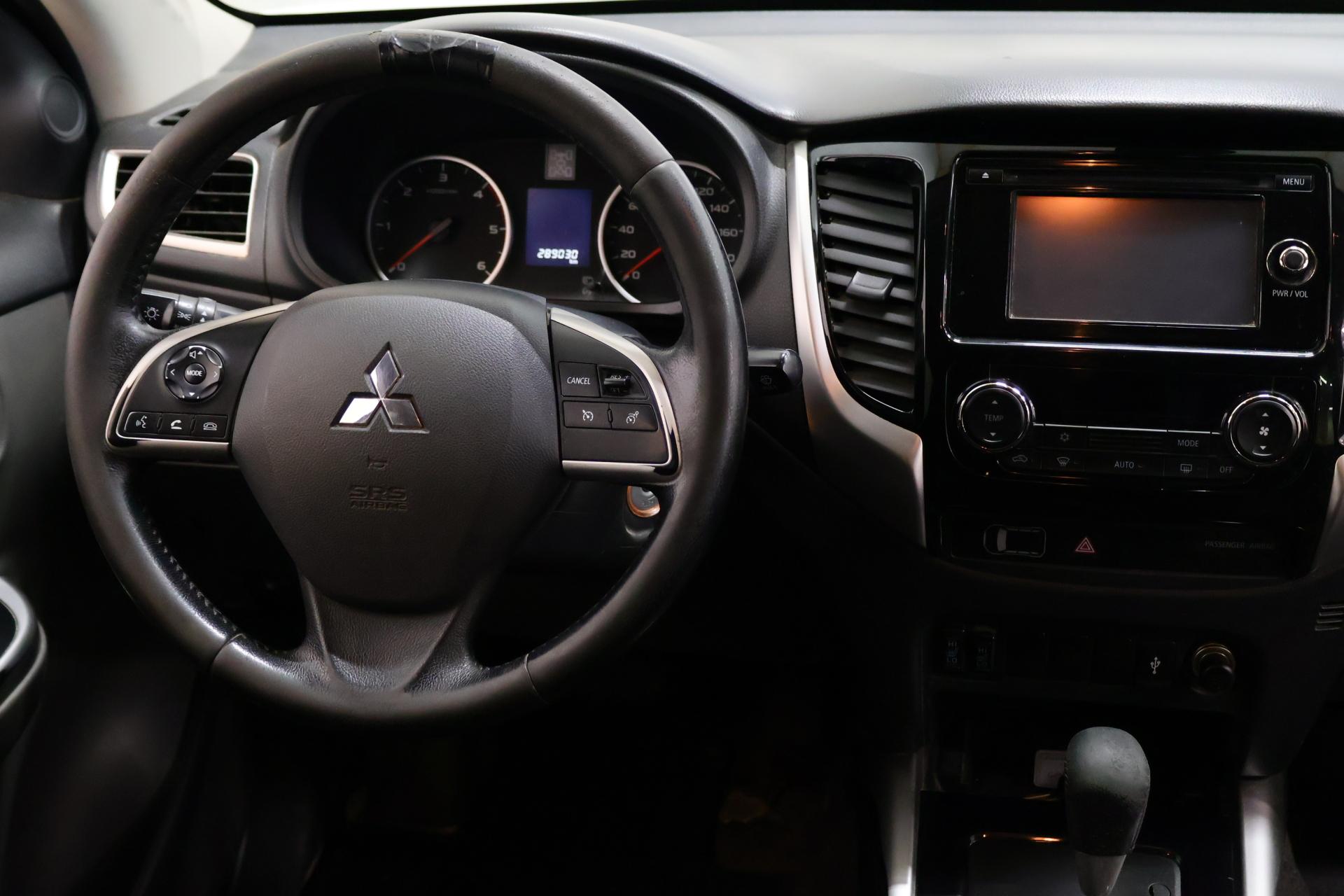 MITSUBISHI L200 2016