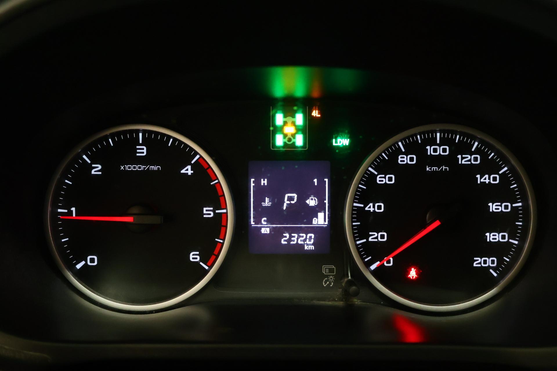 MITSUBISHI L200 2016