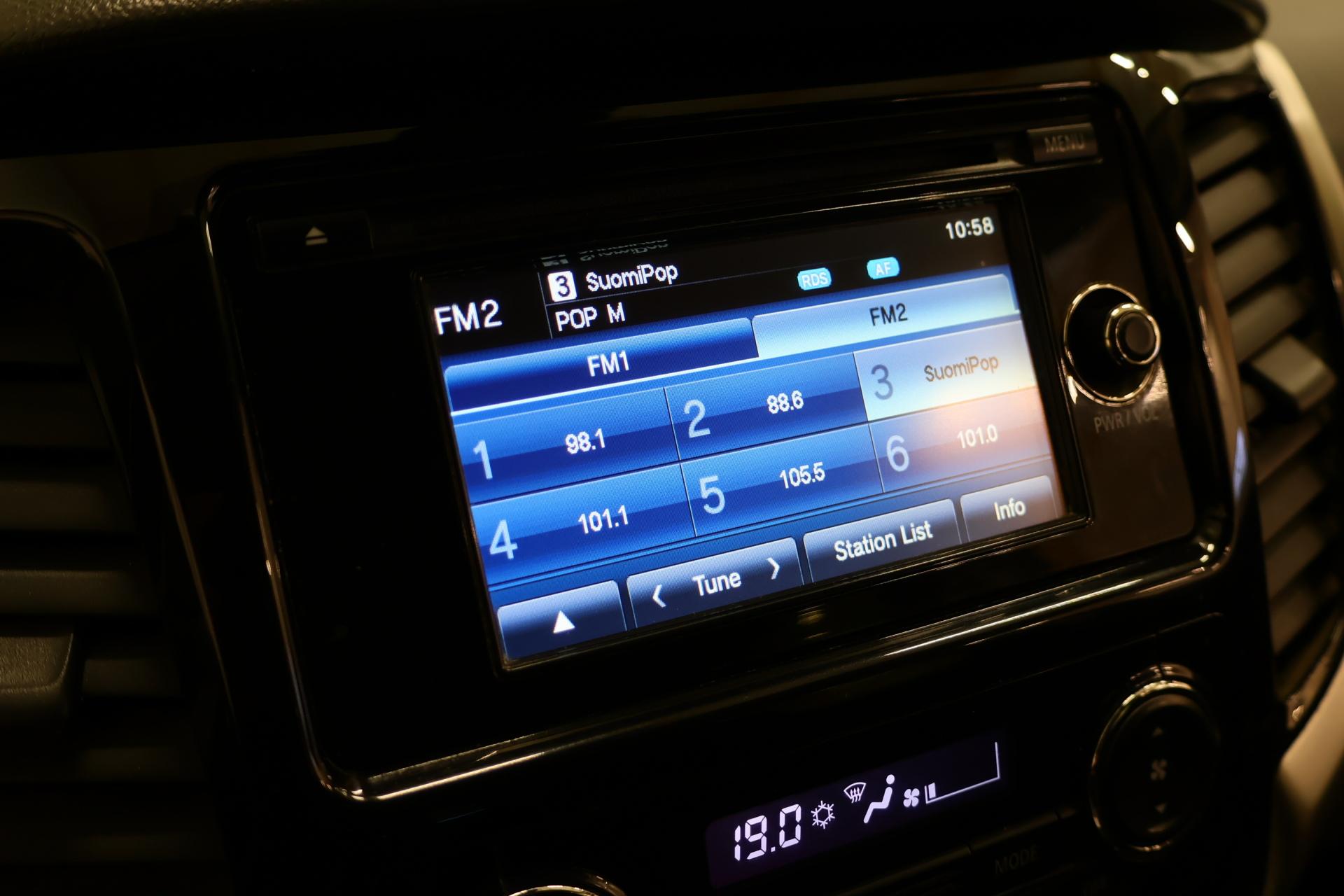 MITSUBISHI L200 2016