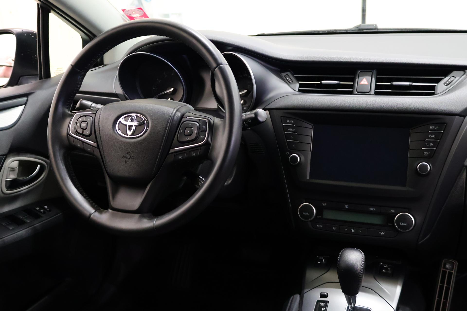 TOYOTA Avensis 2016