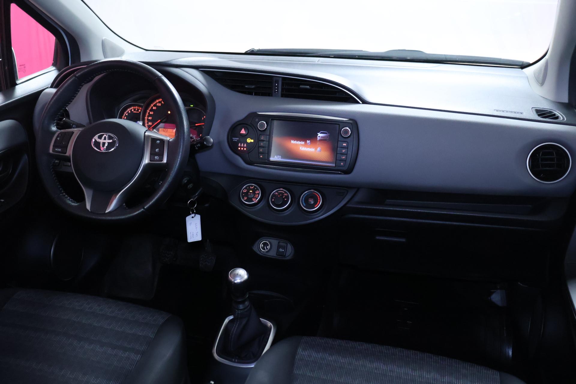TOYOTA Yaris 2016