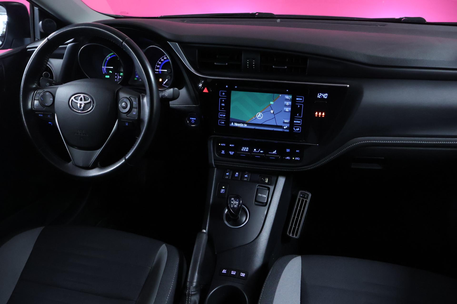 TOYOTA Auris 2016