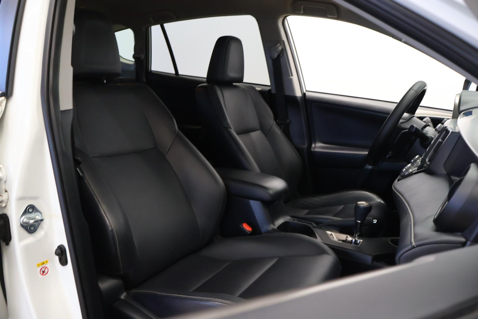 TOYOTA RAV4 2015