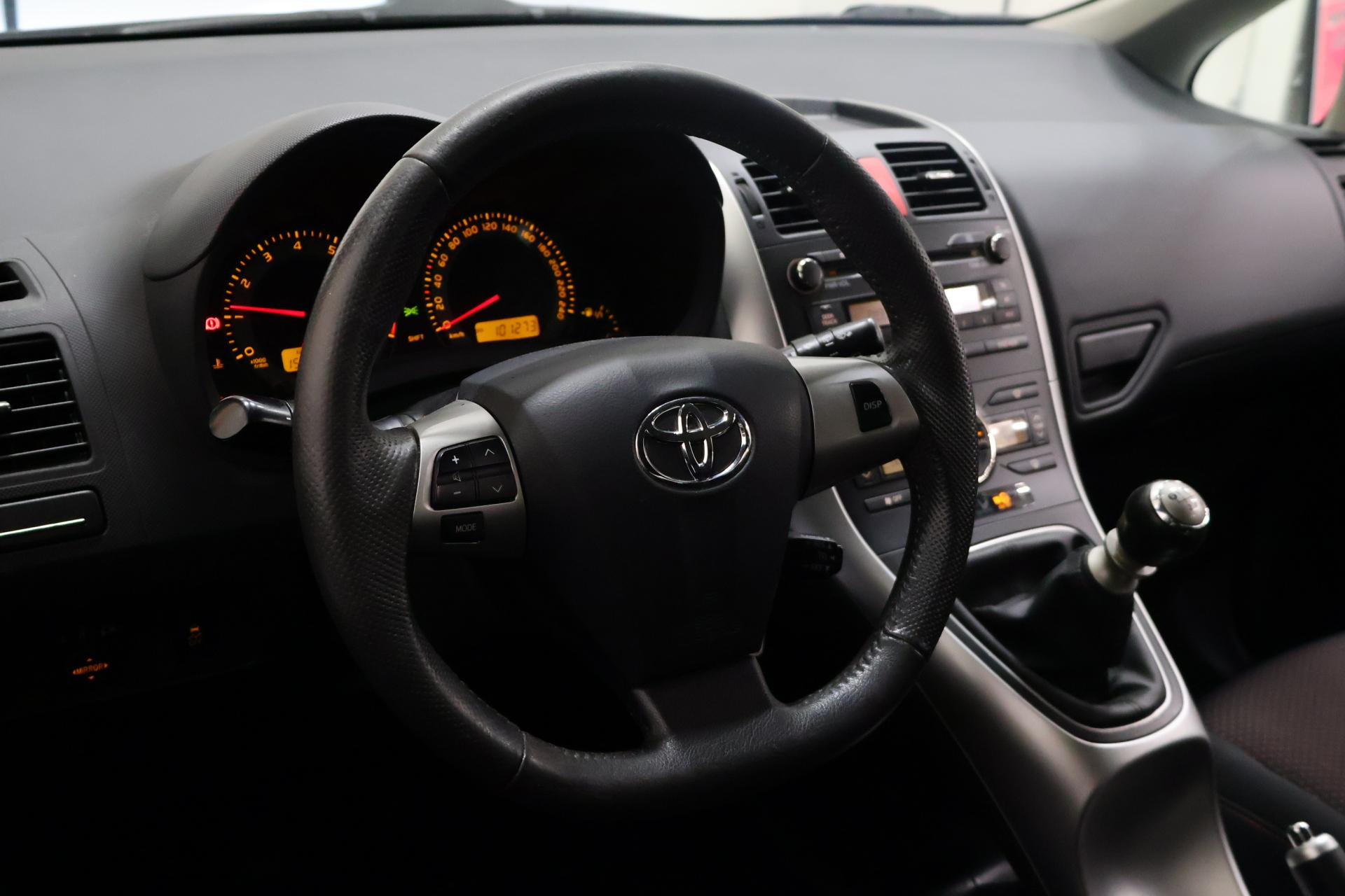 TOYOTA Auris 10