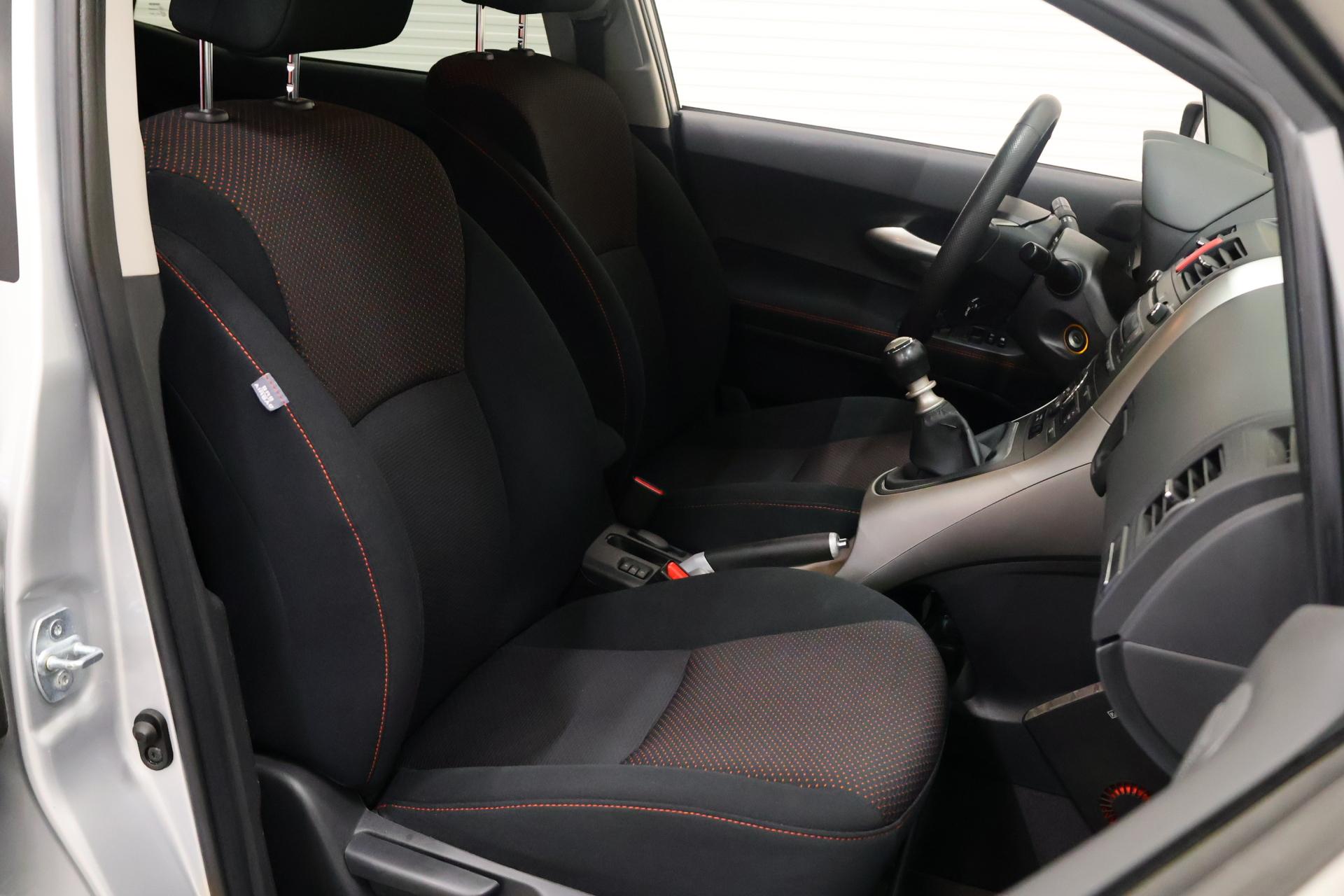 TOYOTA Auris 12