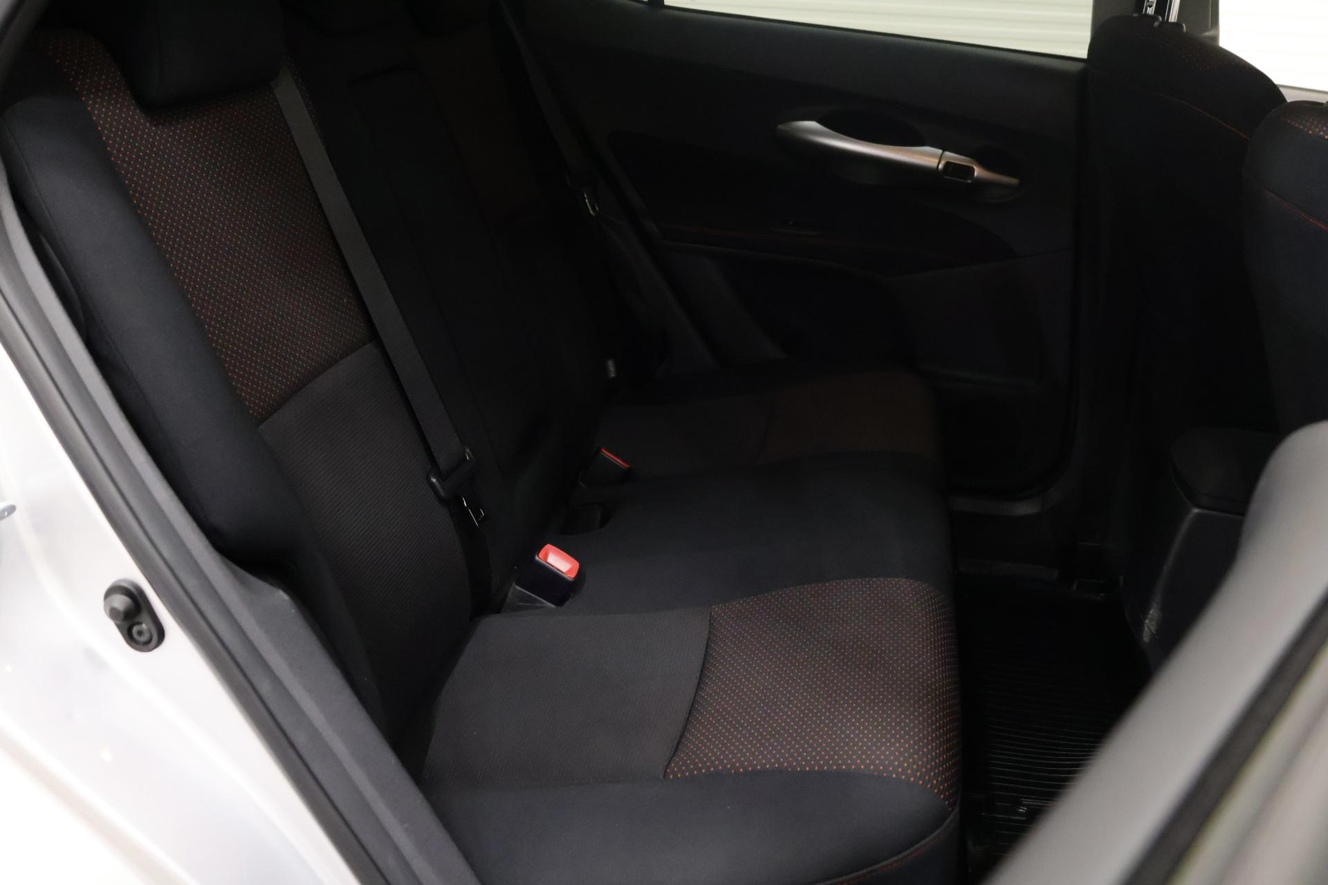 TOYOTA Auris 13