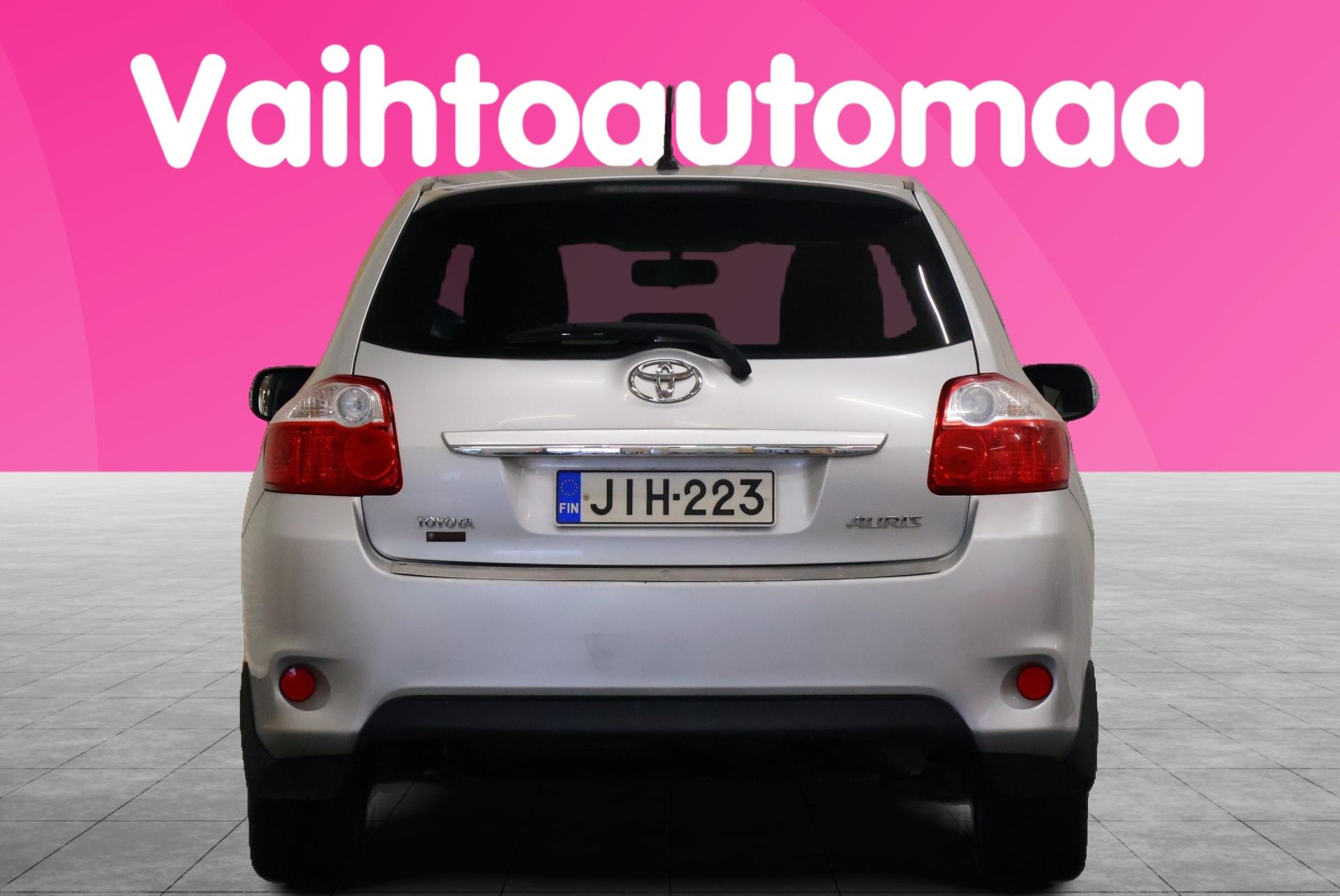 TOYOTA Auris 7