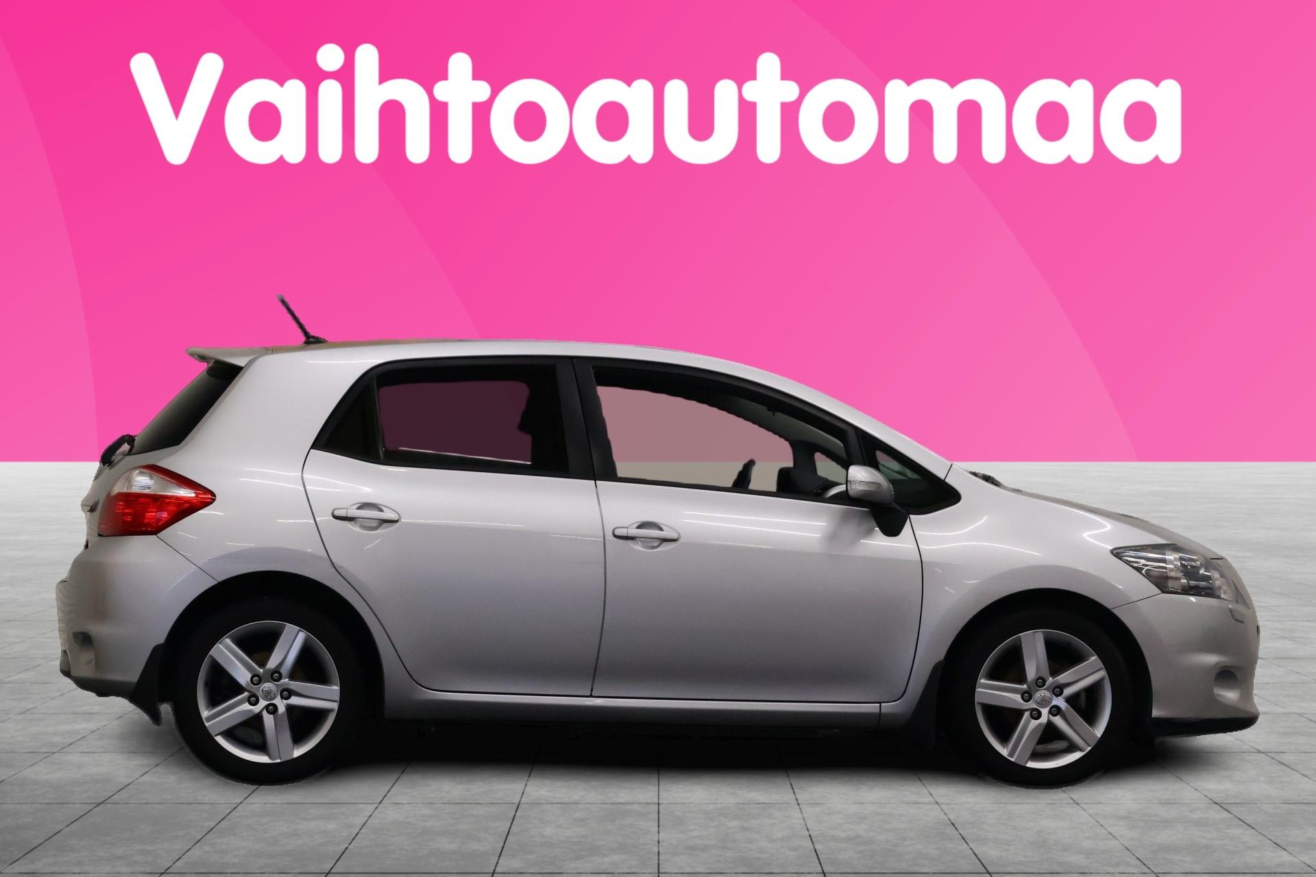 TOYOTA Auris 9