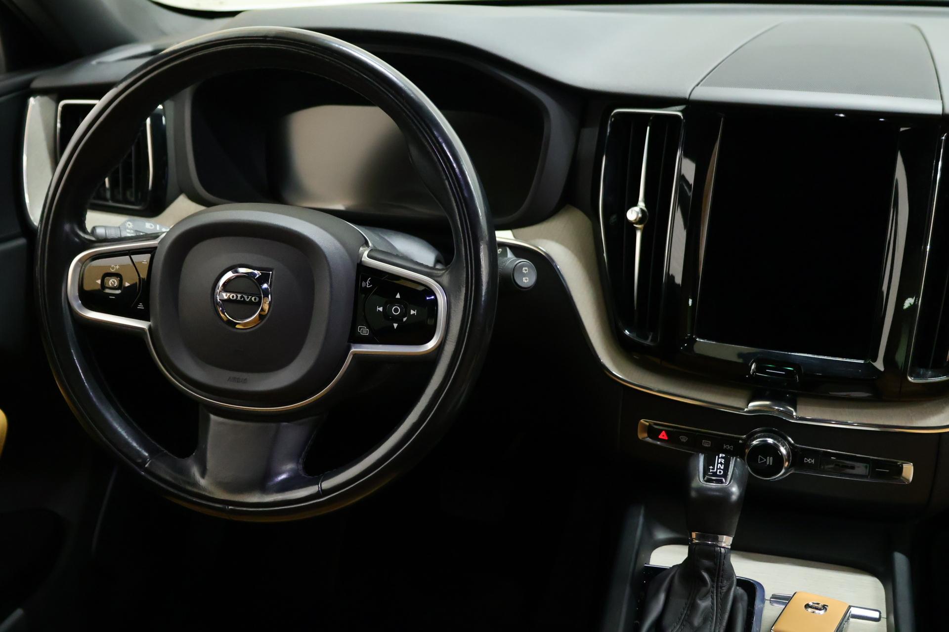VOLVO XC60 2017