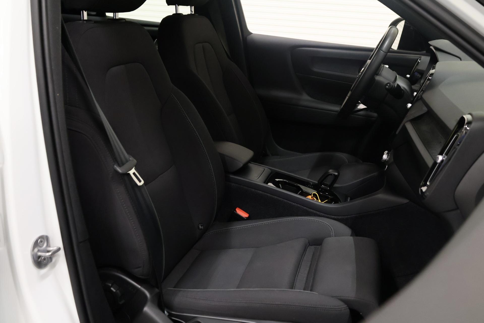 VOLVO XC40 2023