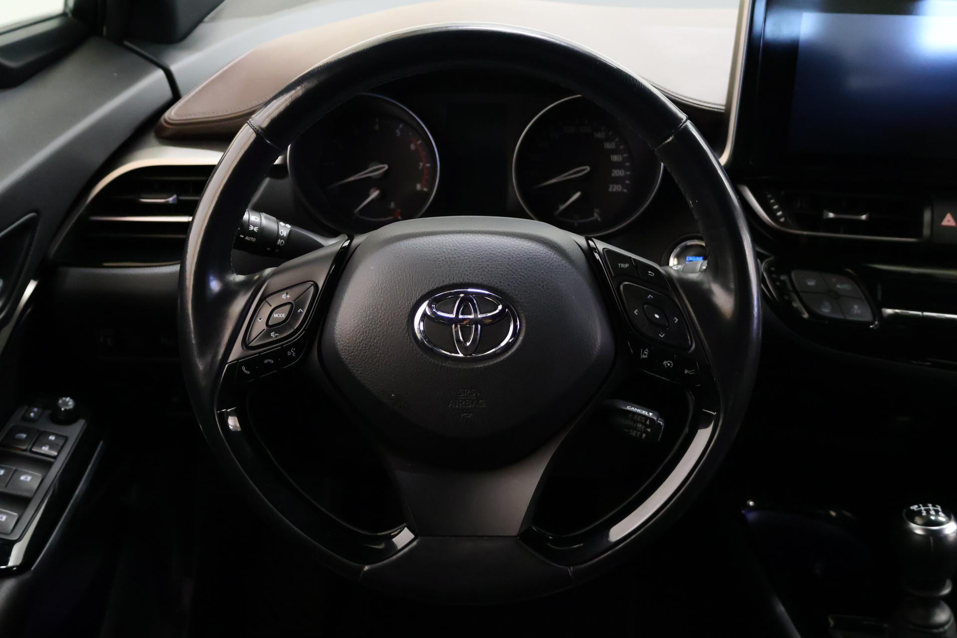 TOYOTA C-HR 2017