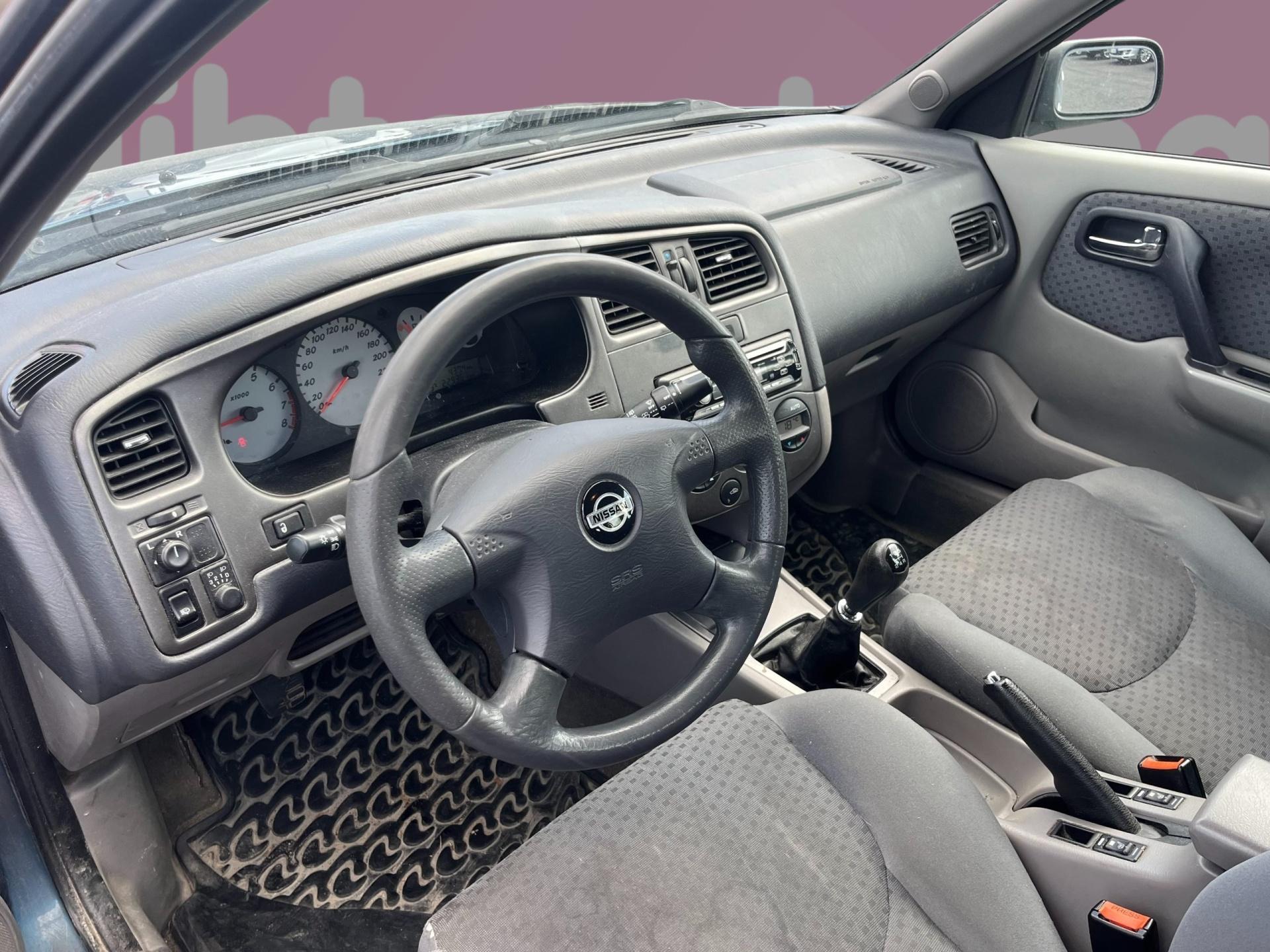 NISSAN Primera 2001