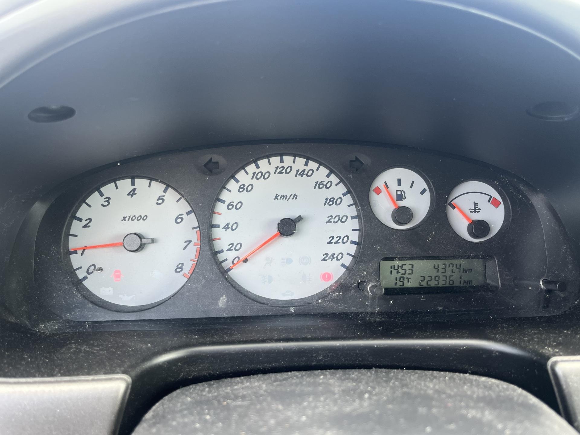 NISSAN Primera 2001