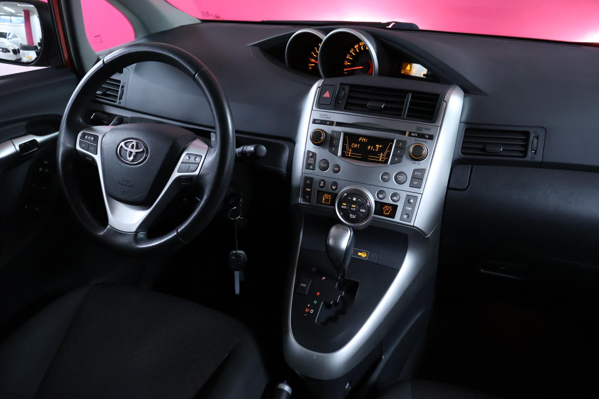 TOYOTA Verso 2012