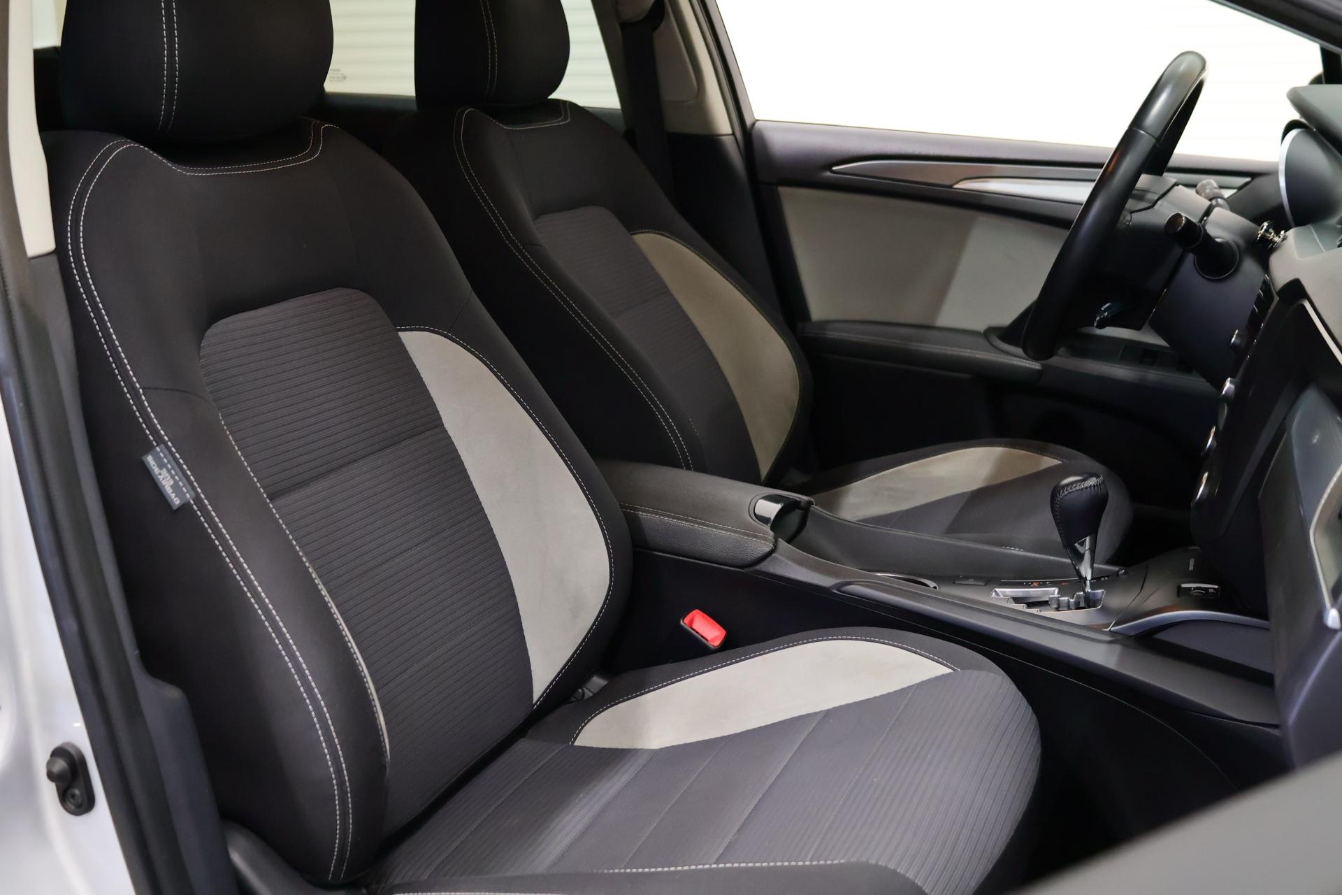 TOYOTA Avensis 2015