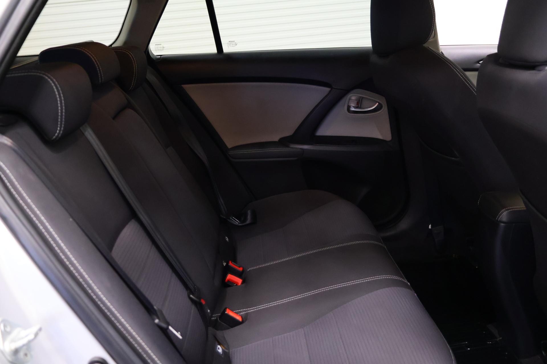 TOYOTA Avensis 2015