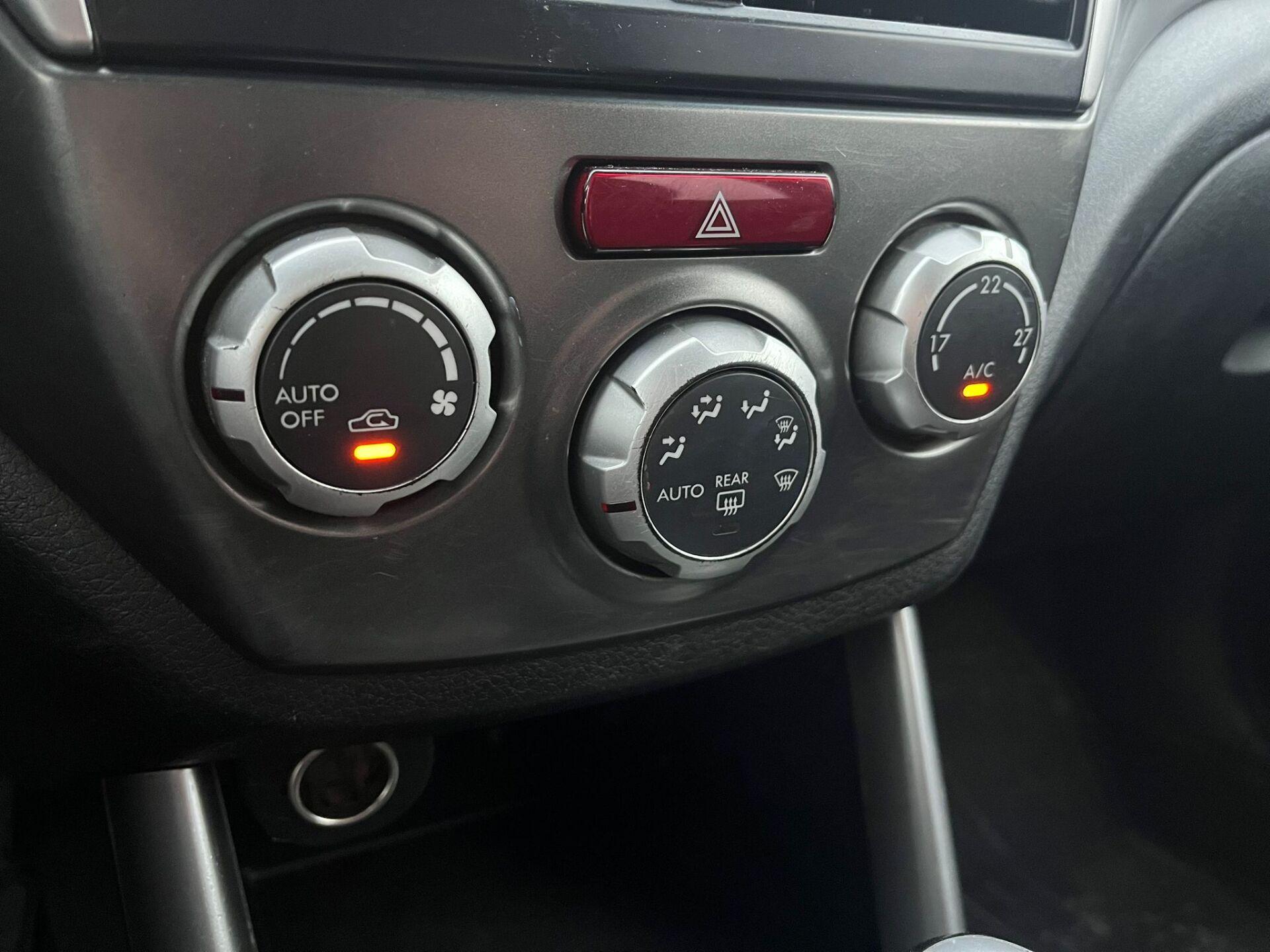 SUBARU Forester 2011